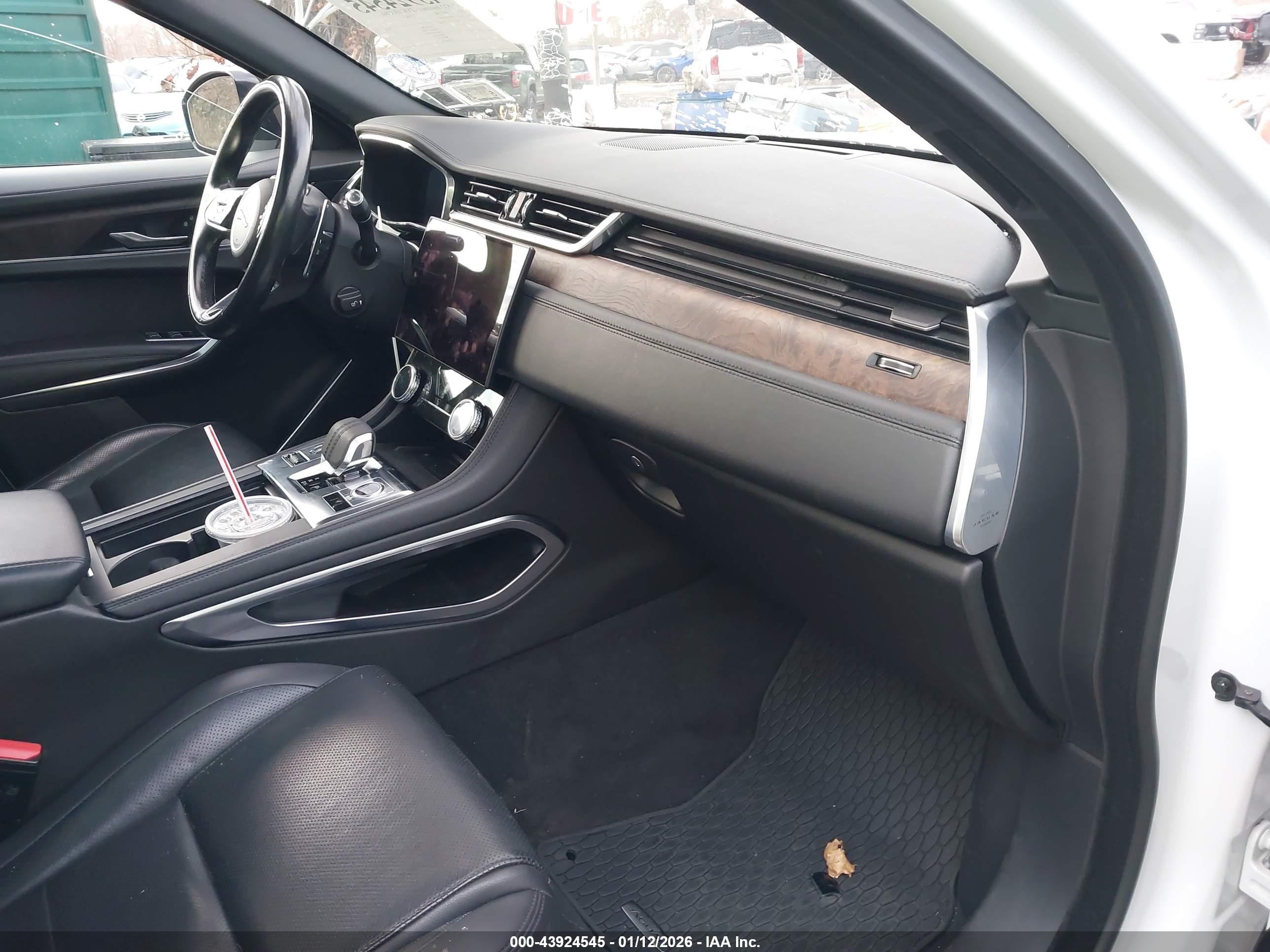 JAGUAR F-PACE image 5