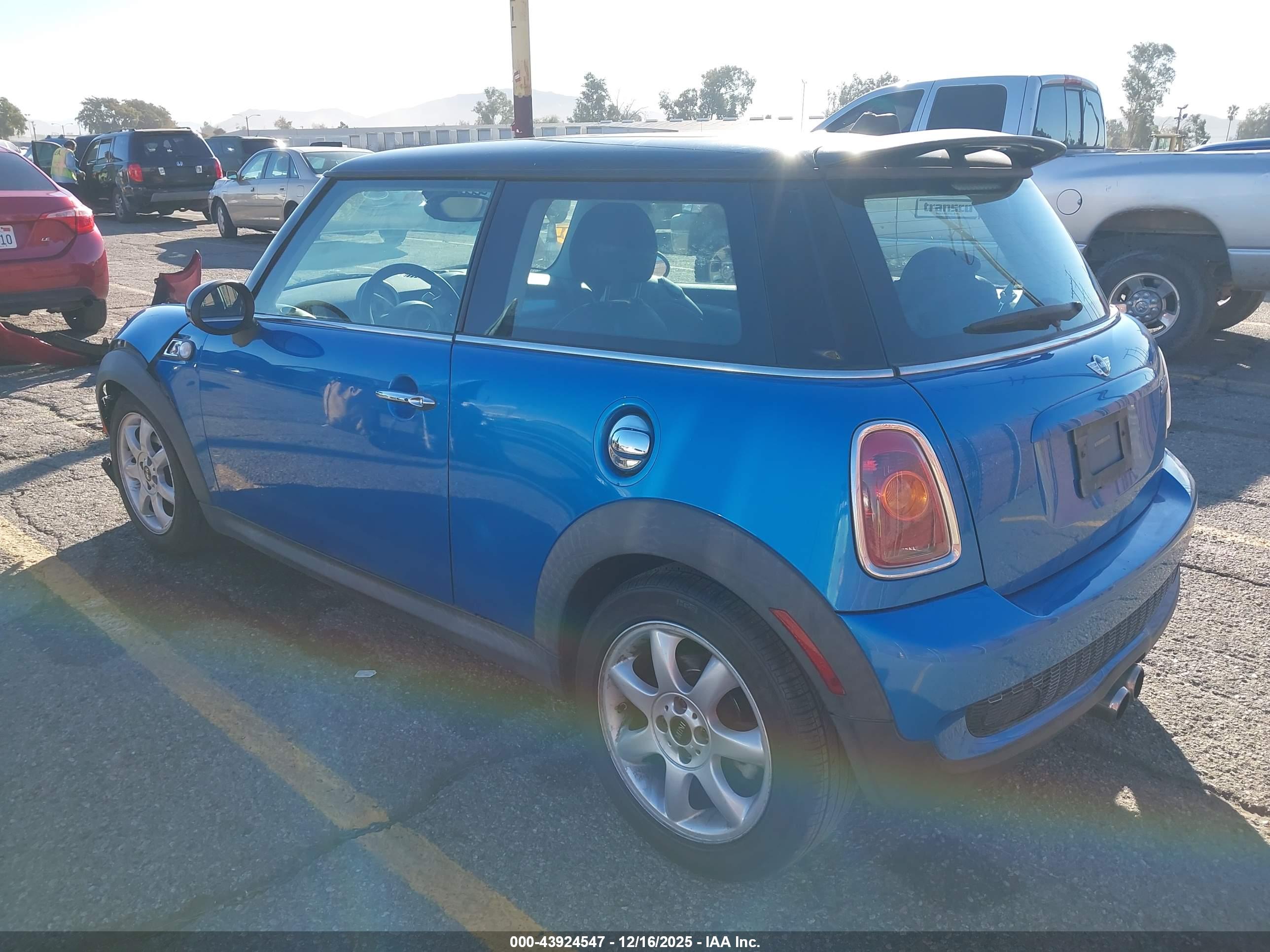 MINI COOPER image 3
