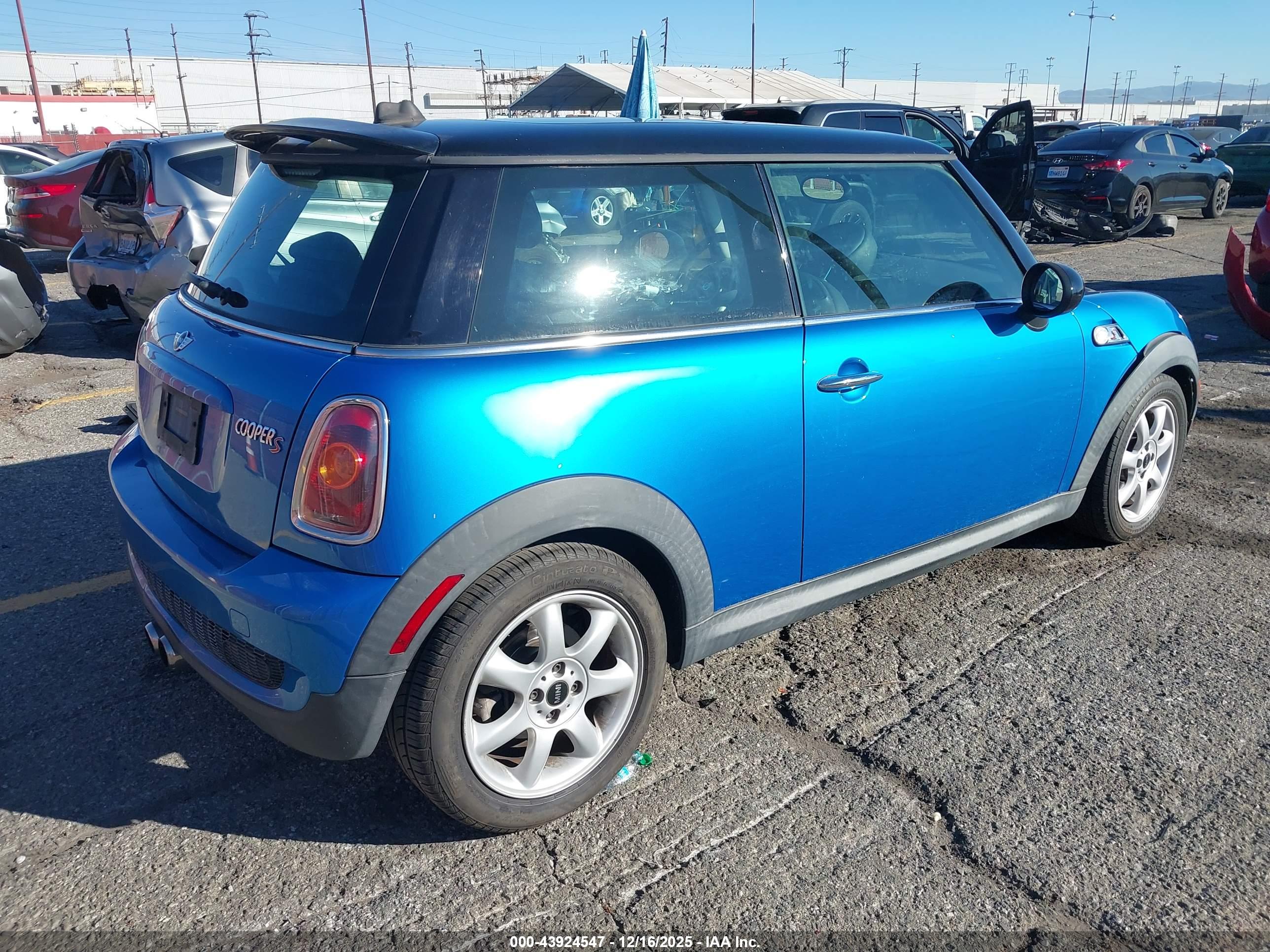 MINI COOPER image 4