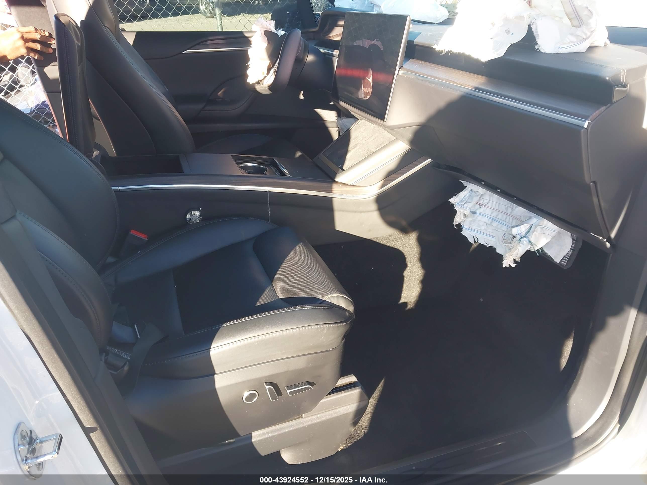 TESLA MODEL image 5