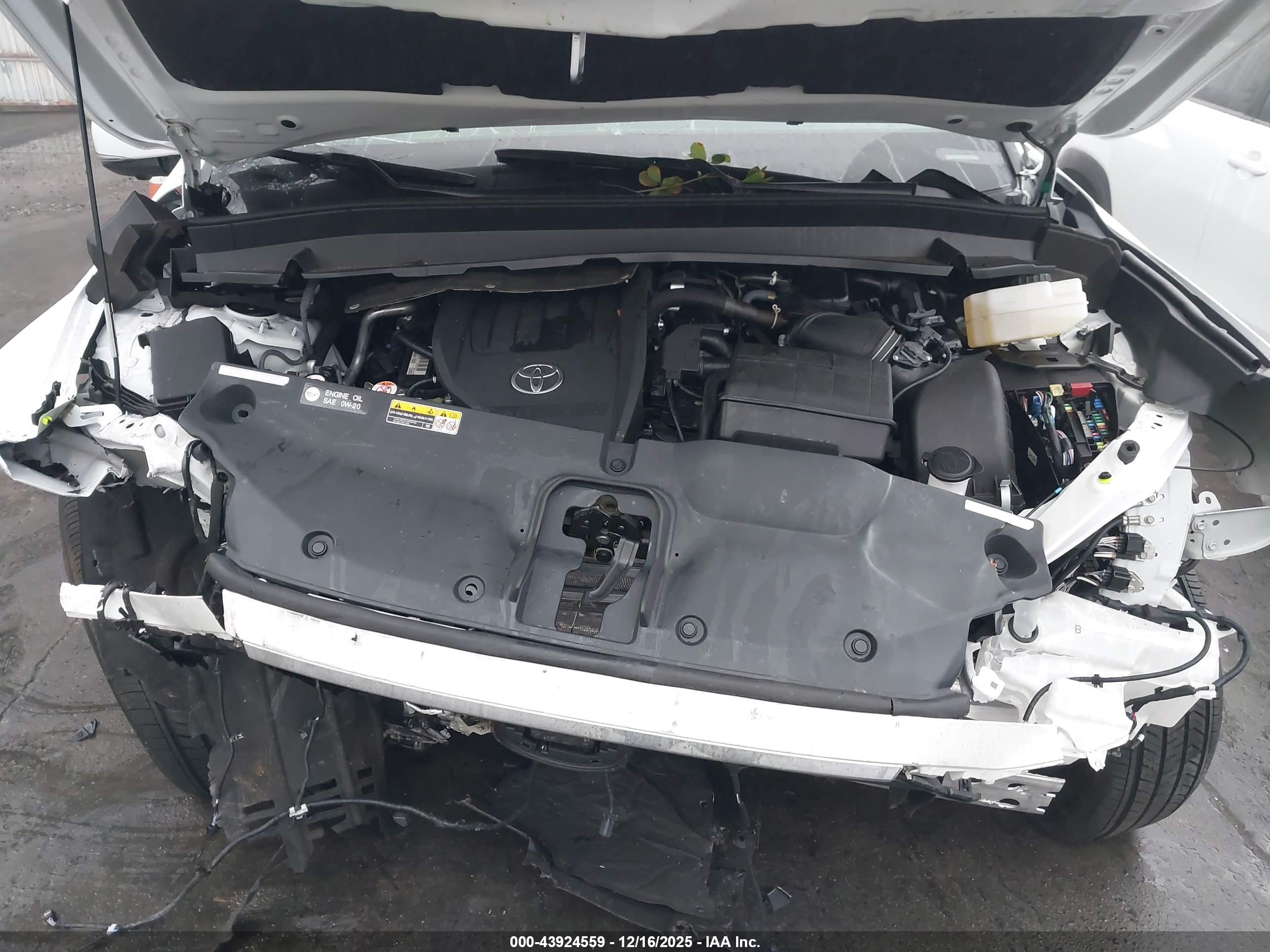TOYOTA GRAND image 10