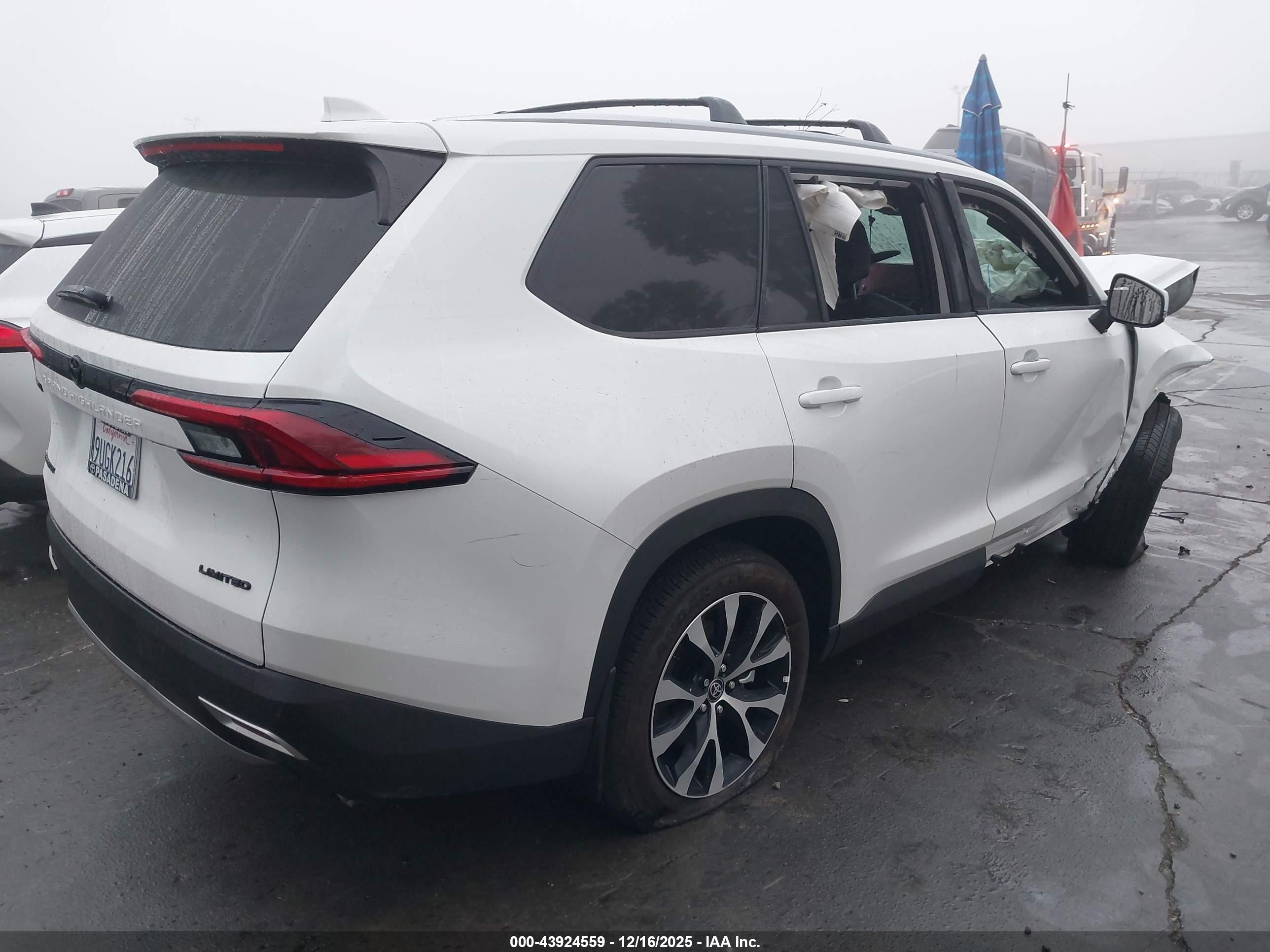 TOYOTA GRAND image 4