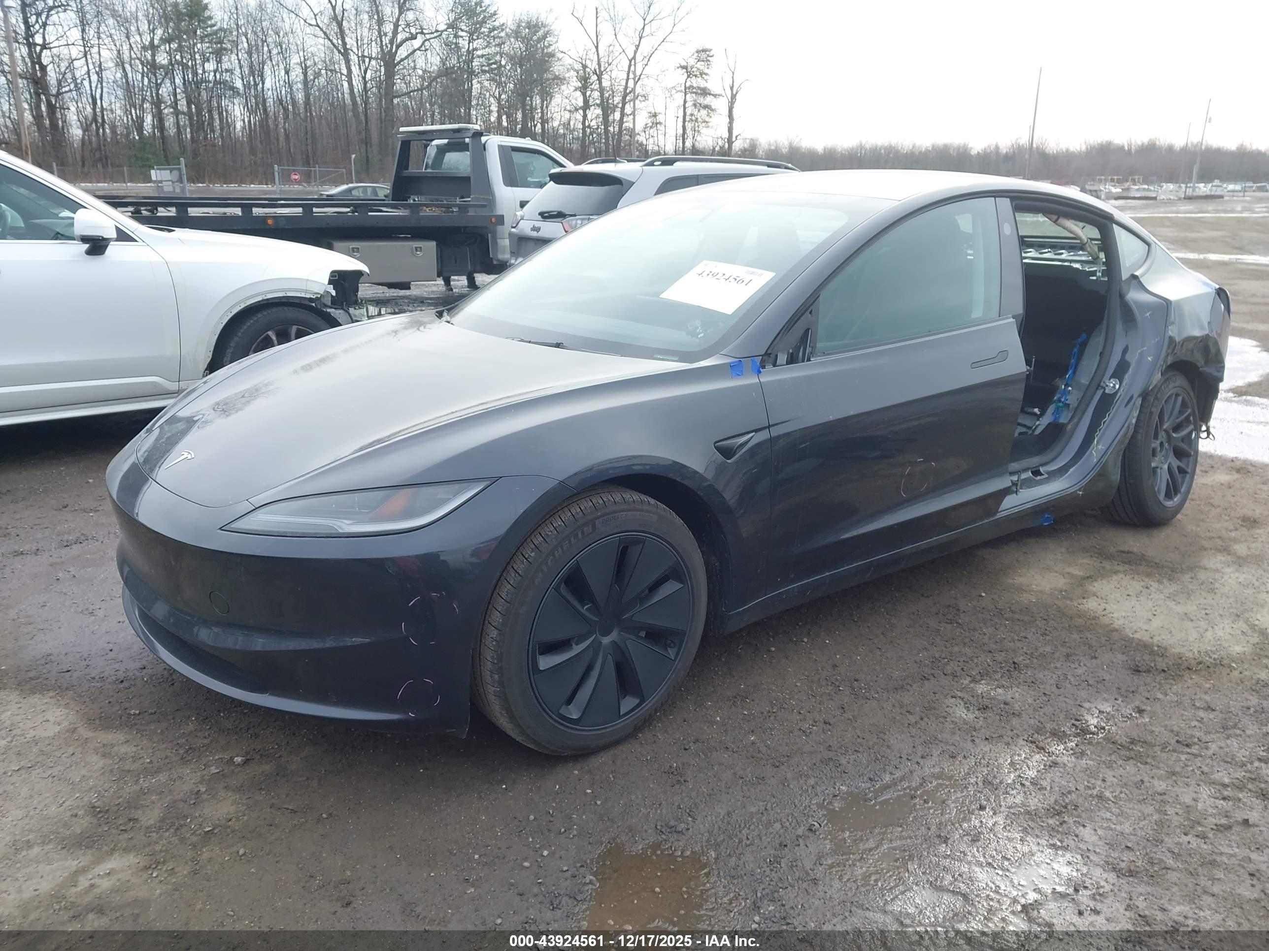 TESLA MODEL image 2