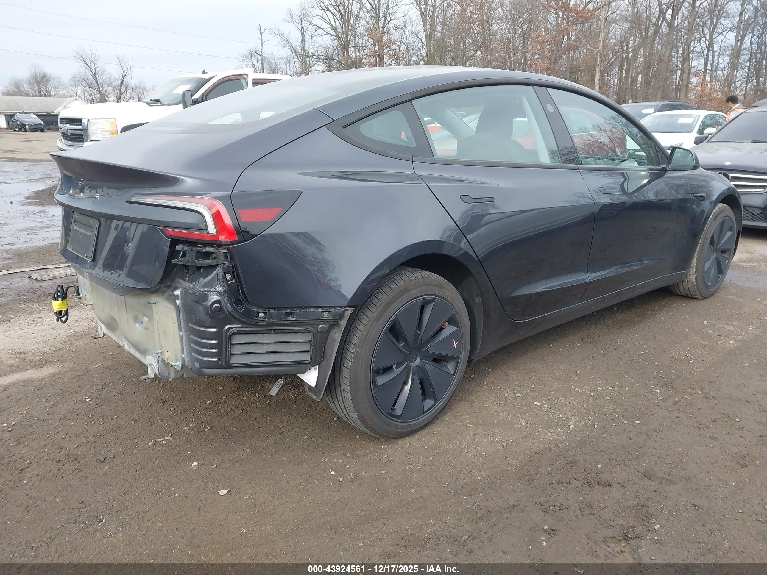TESLA MODEL image 4