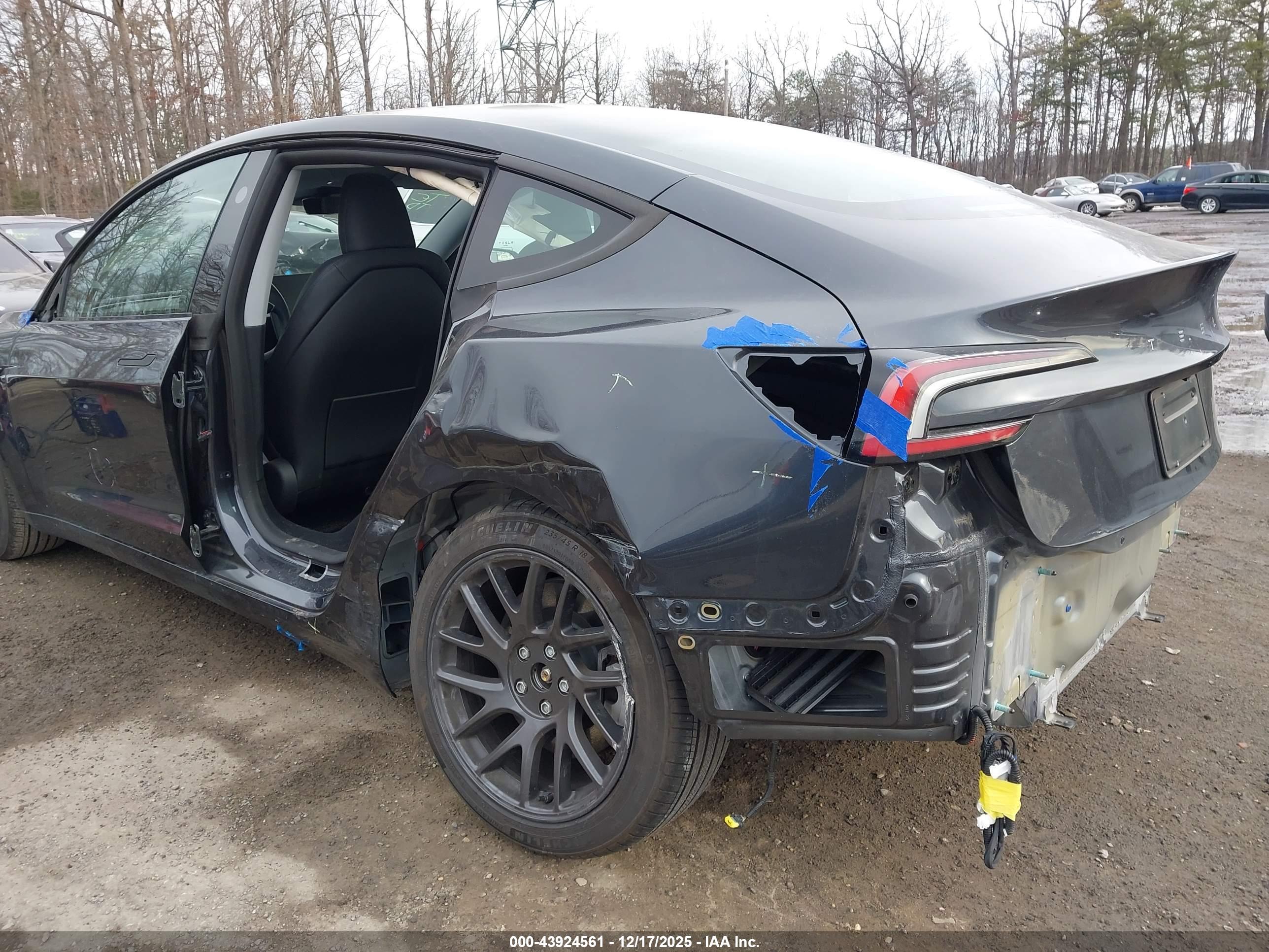 TESLA MODEL image 6
