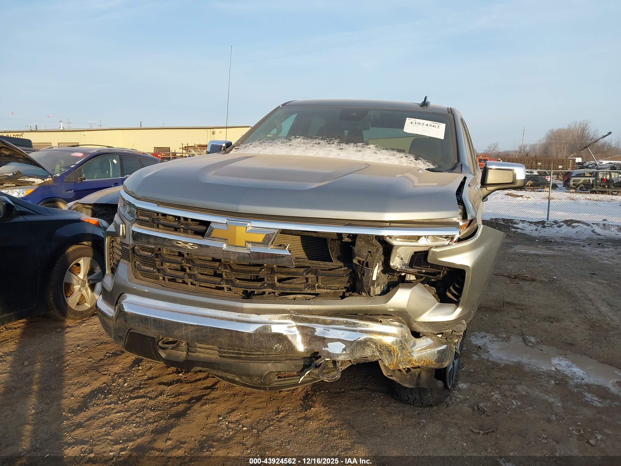 CHEVROLET SILVERADO image 6