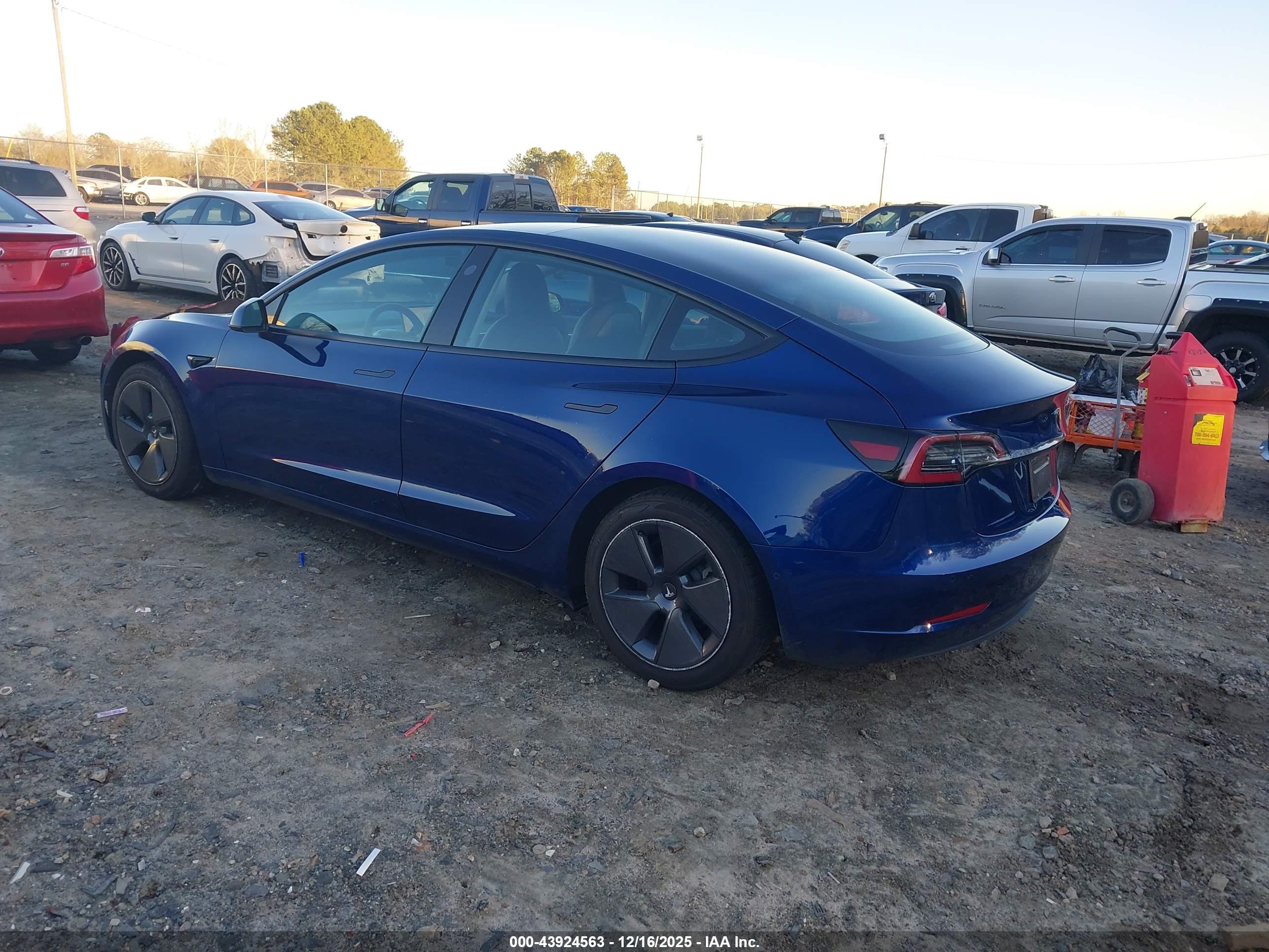 TESLA MODEL image 3