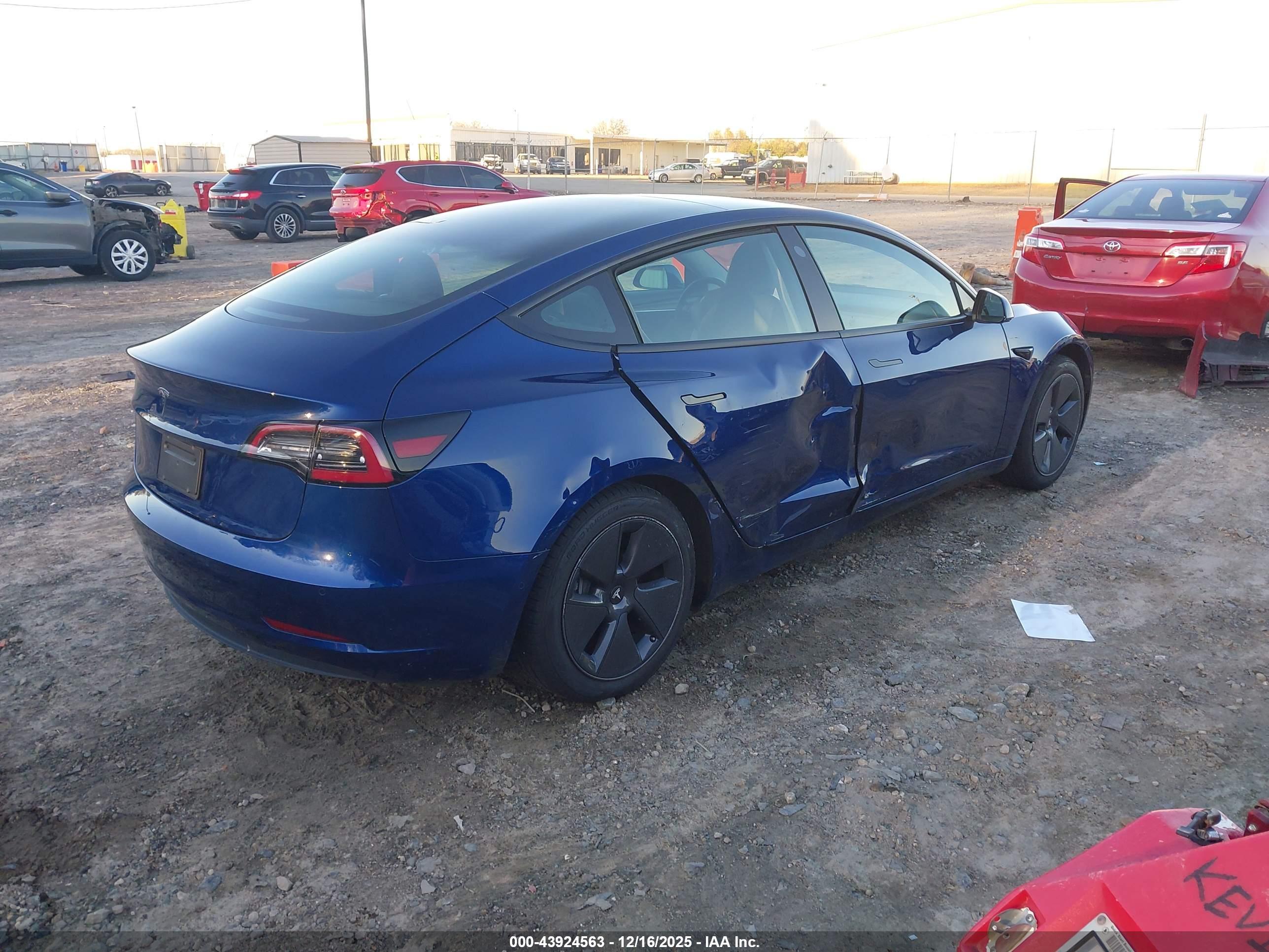 TESLA MODEL image 4