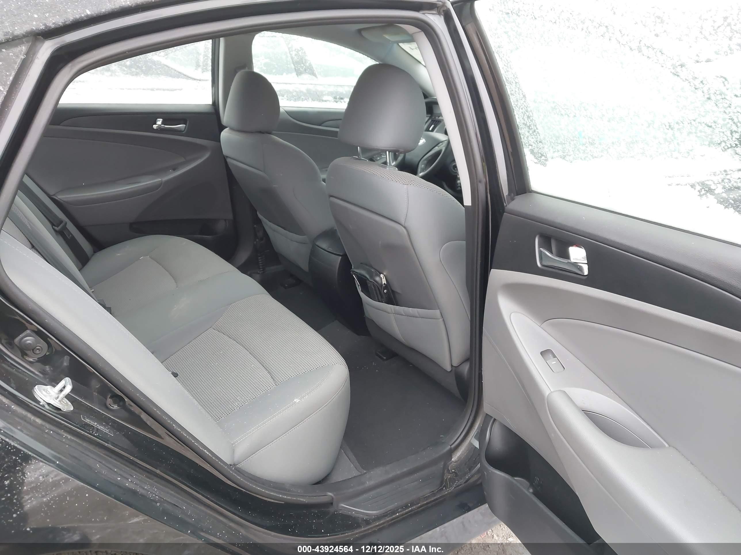 HYUNDAI SONATA image 8