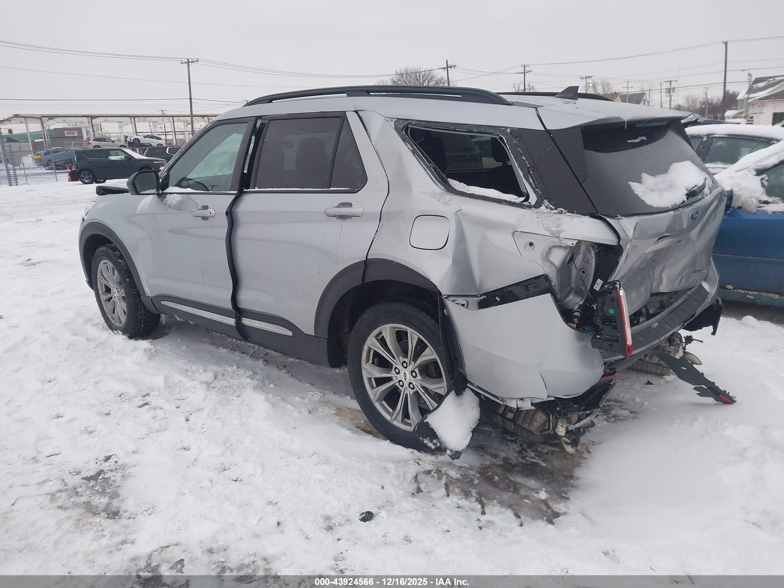 FORD EXPLORER image 3