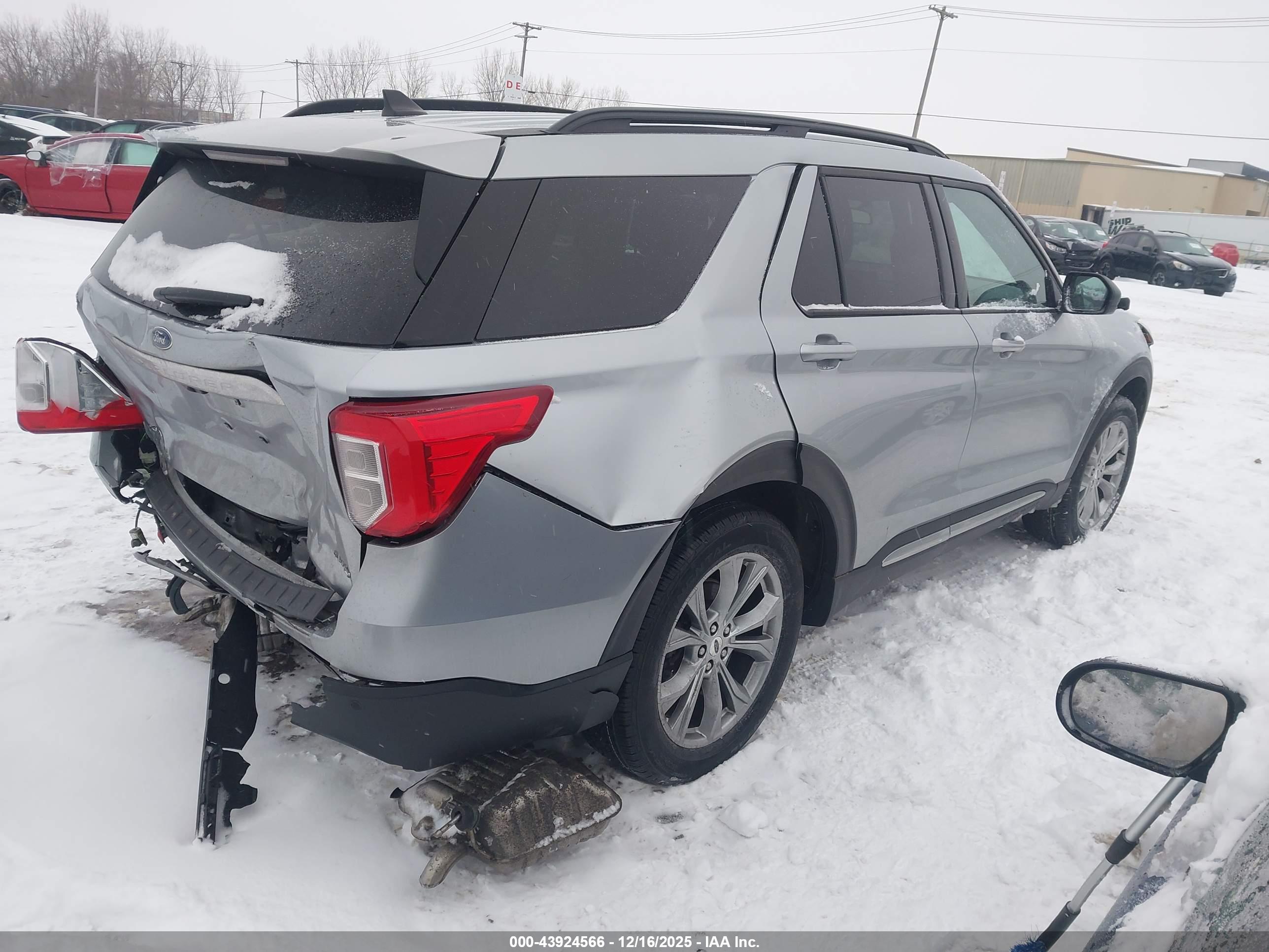 FORD EXPLORER image 4