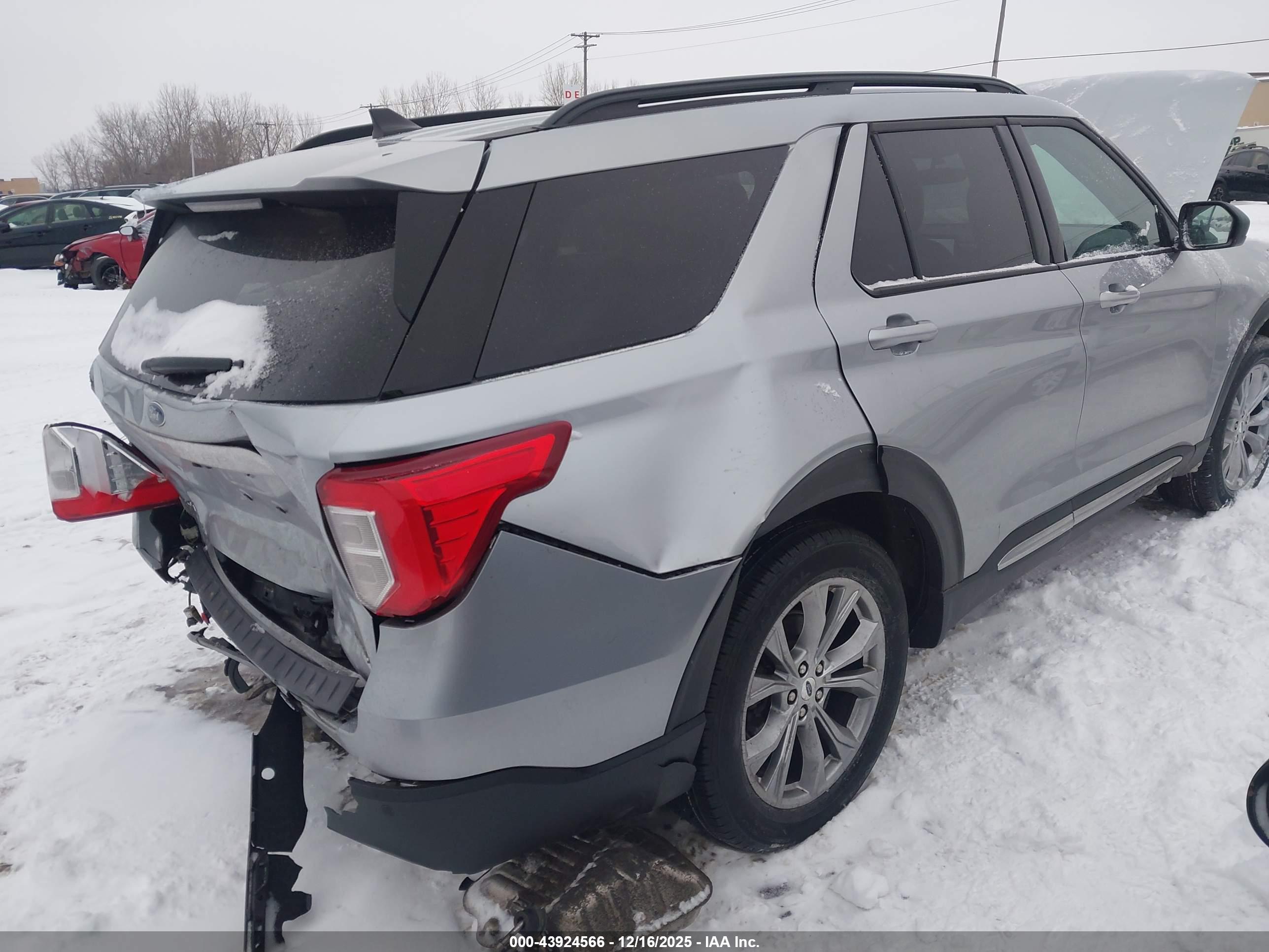 FORD EXPLORER image 6