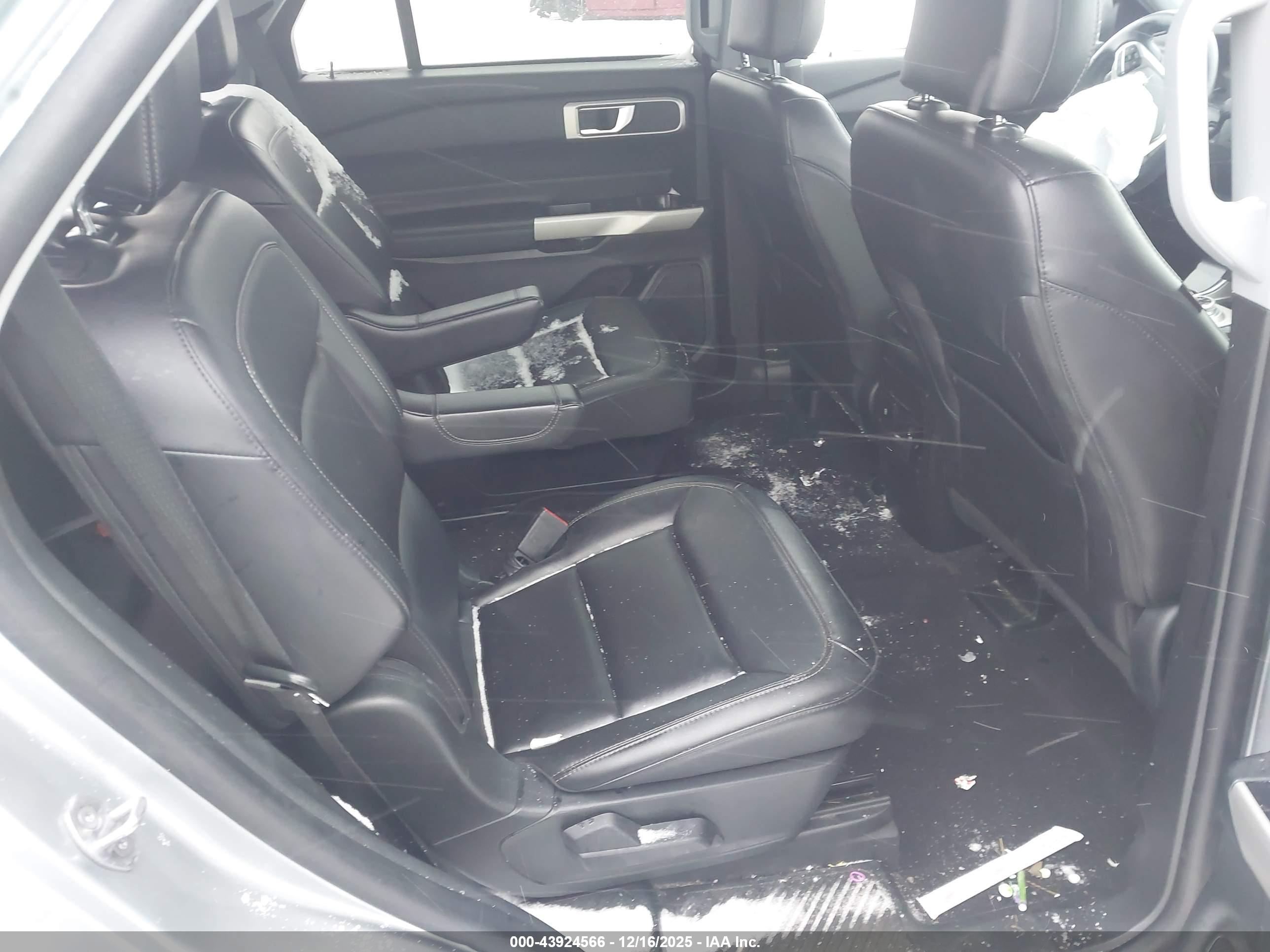FORD EXPLORER image 8