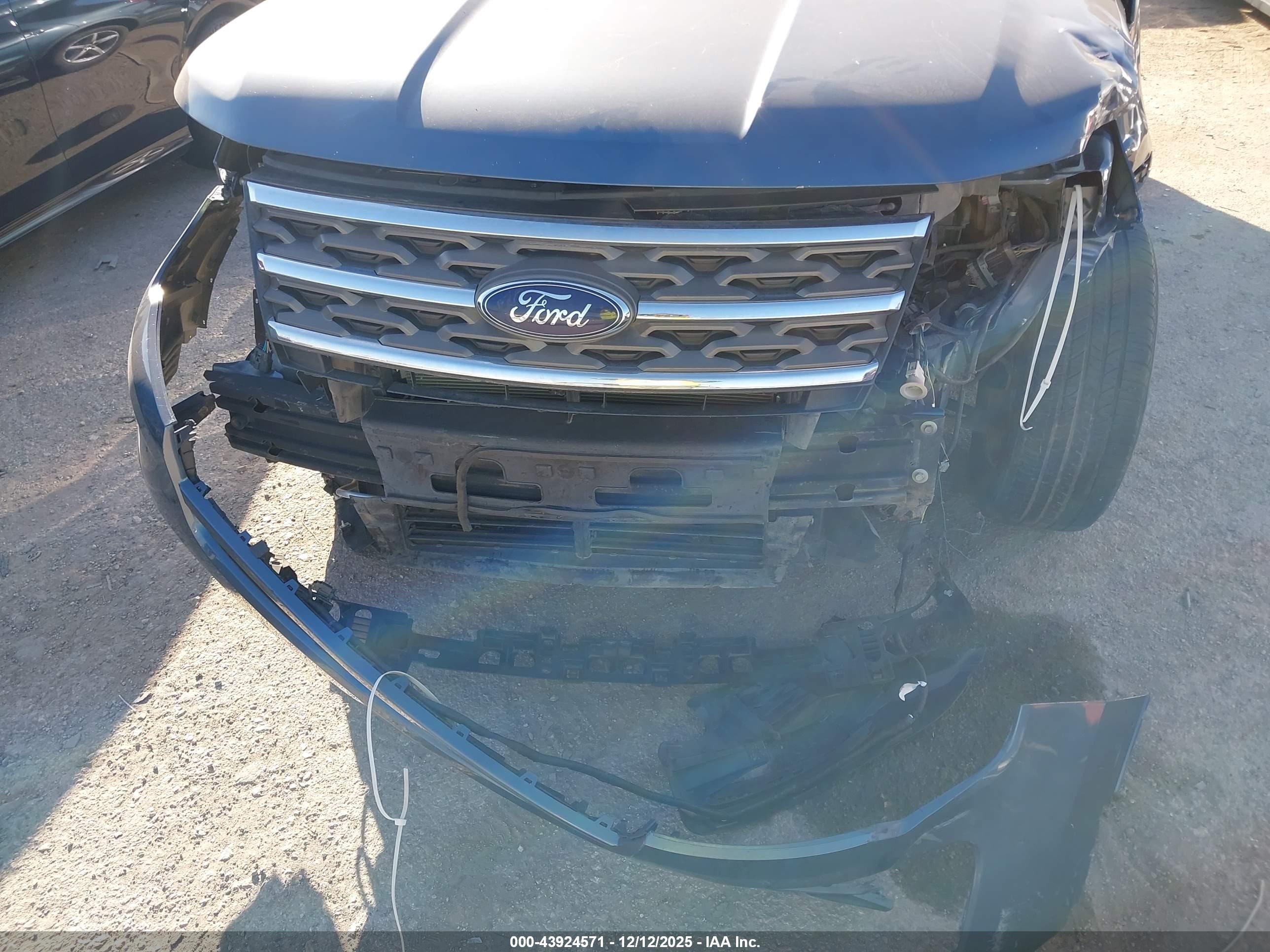FORD EXPLORER image 6