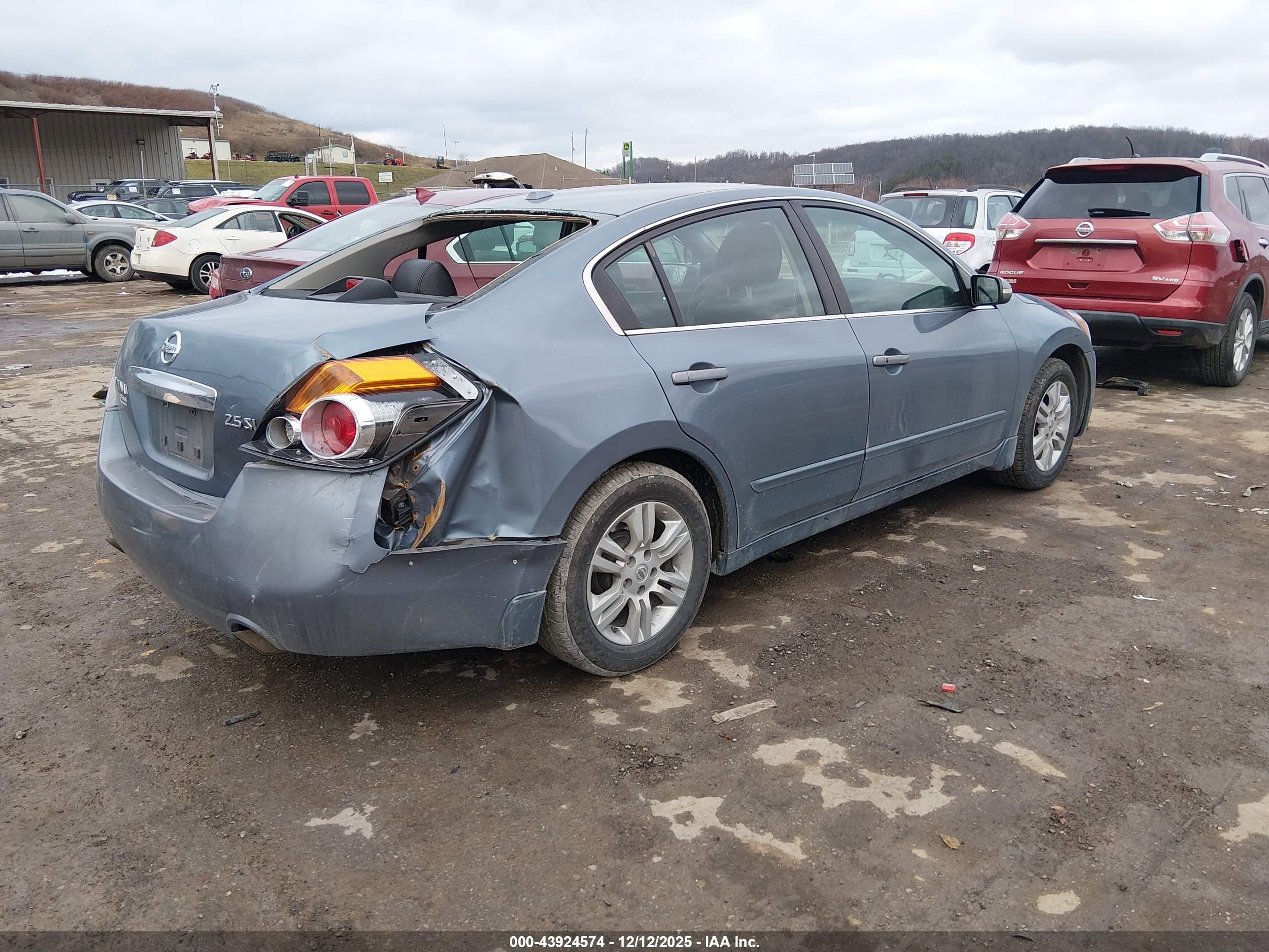 NISSAN ALTIMA image 4