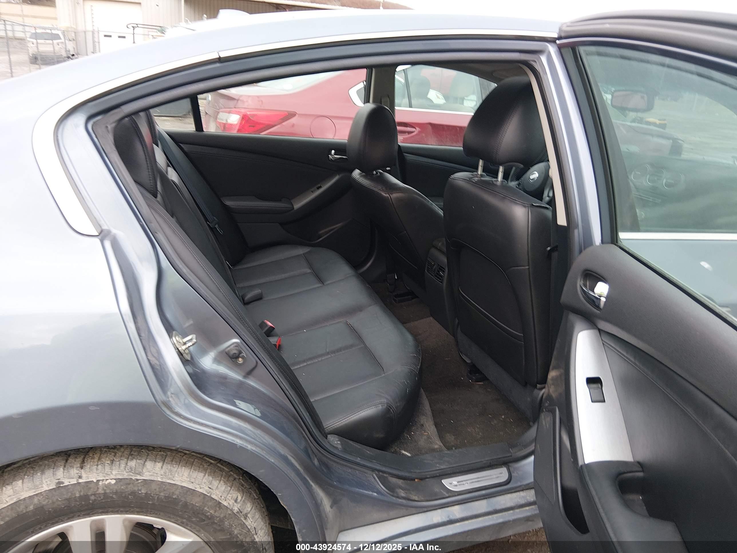 NISSAN ALTIMA image 8