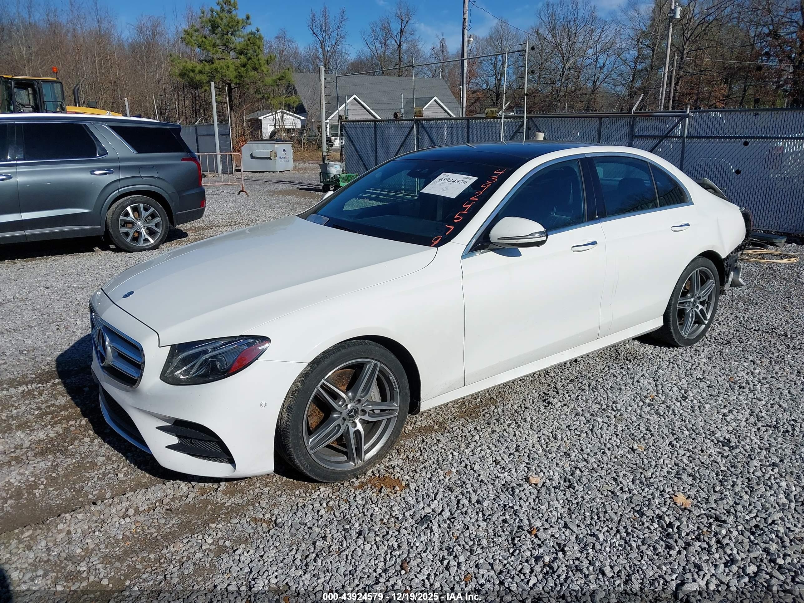 MERCEDES-BENZ E image 2