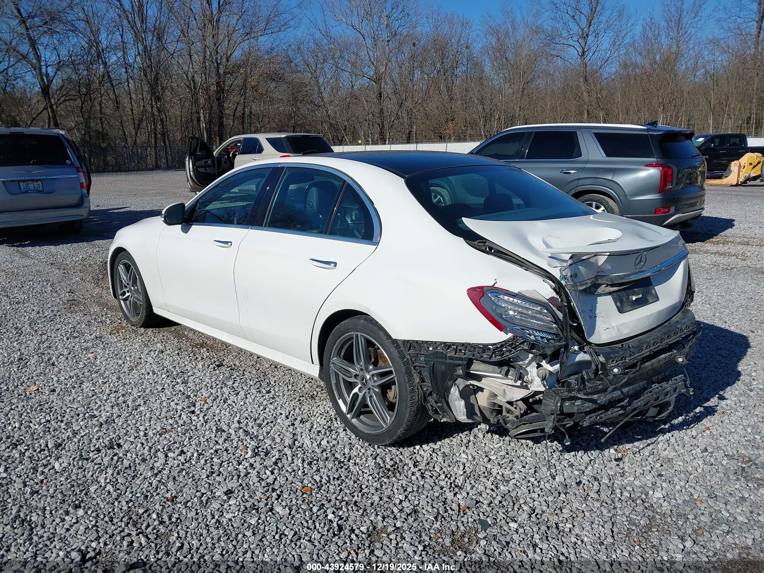MERCEDES-BENZ E image 3