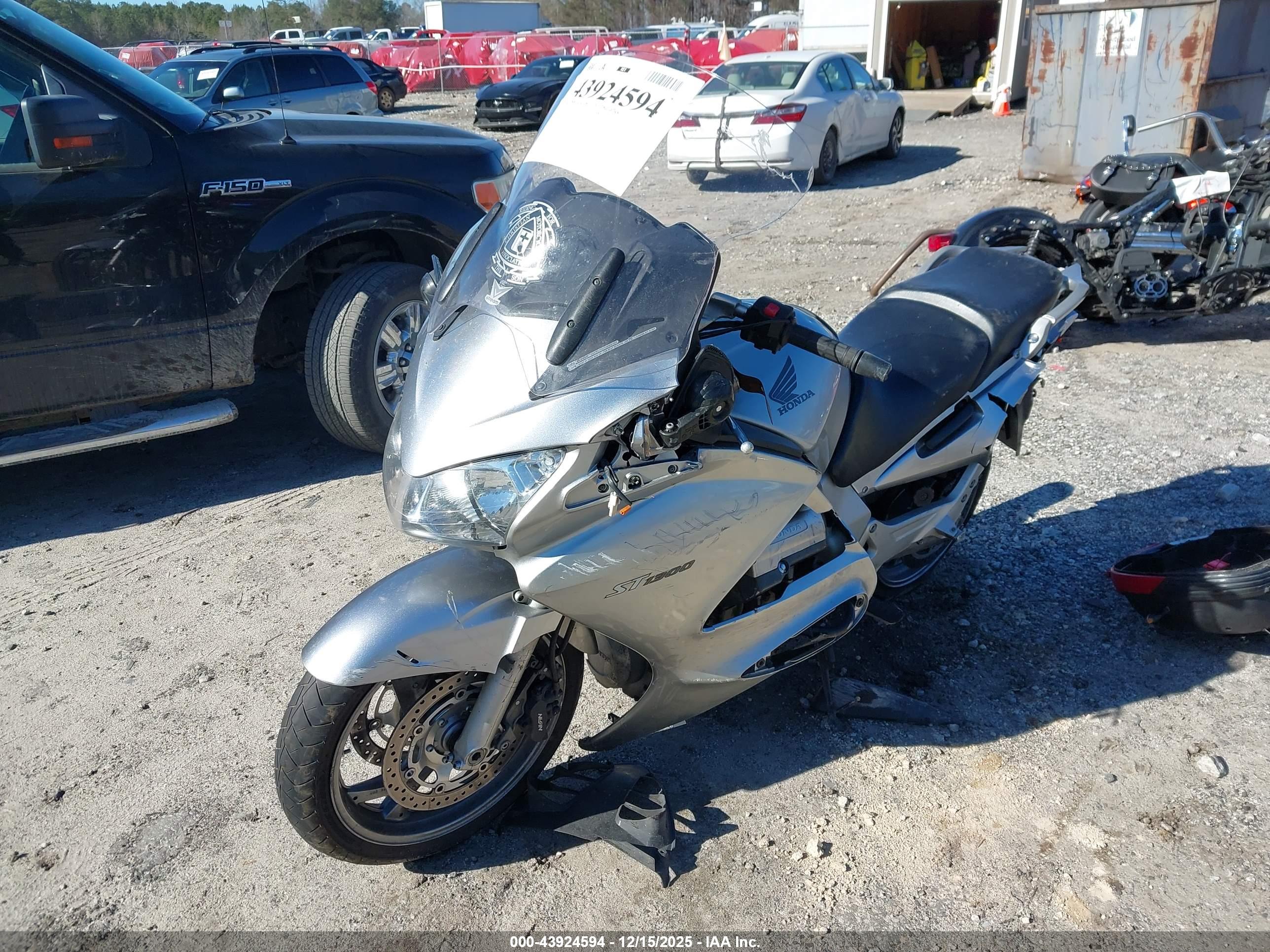 HONDA ST1300 image 2