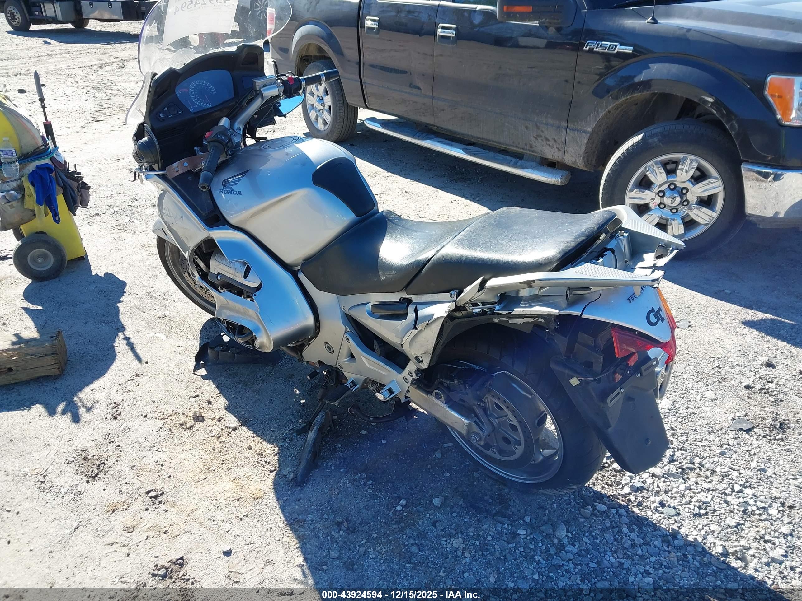 HONDA ST1300 image 3
