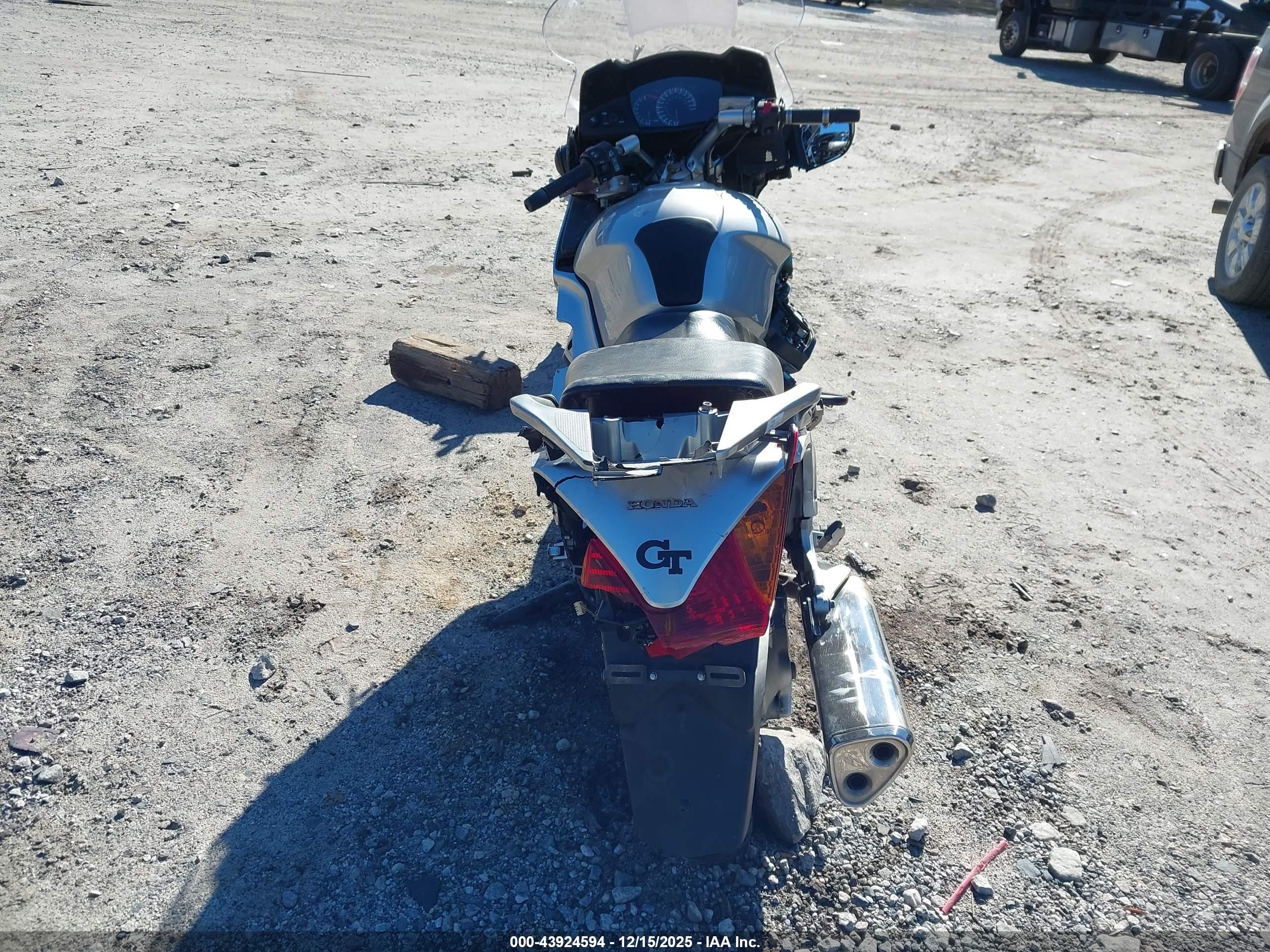 HONDA ST1300 image 6