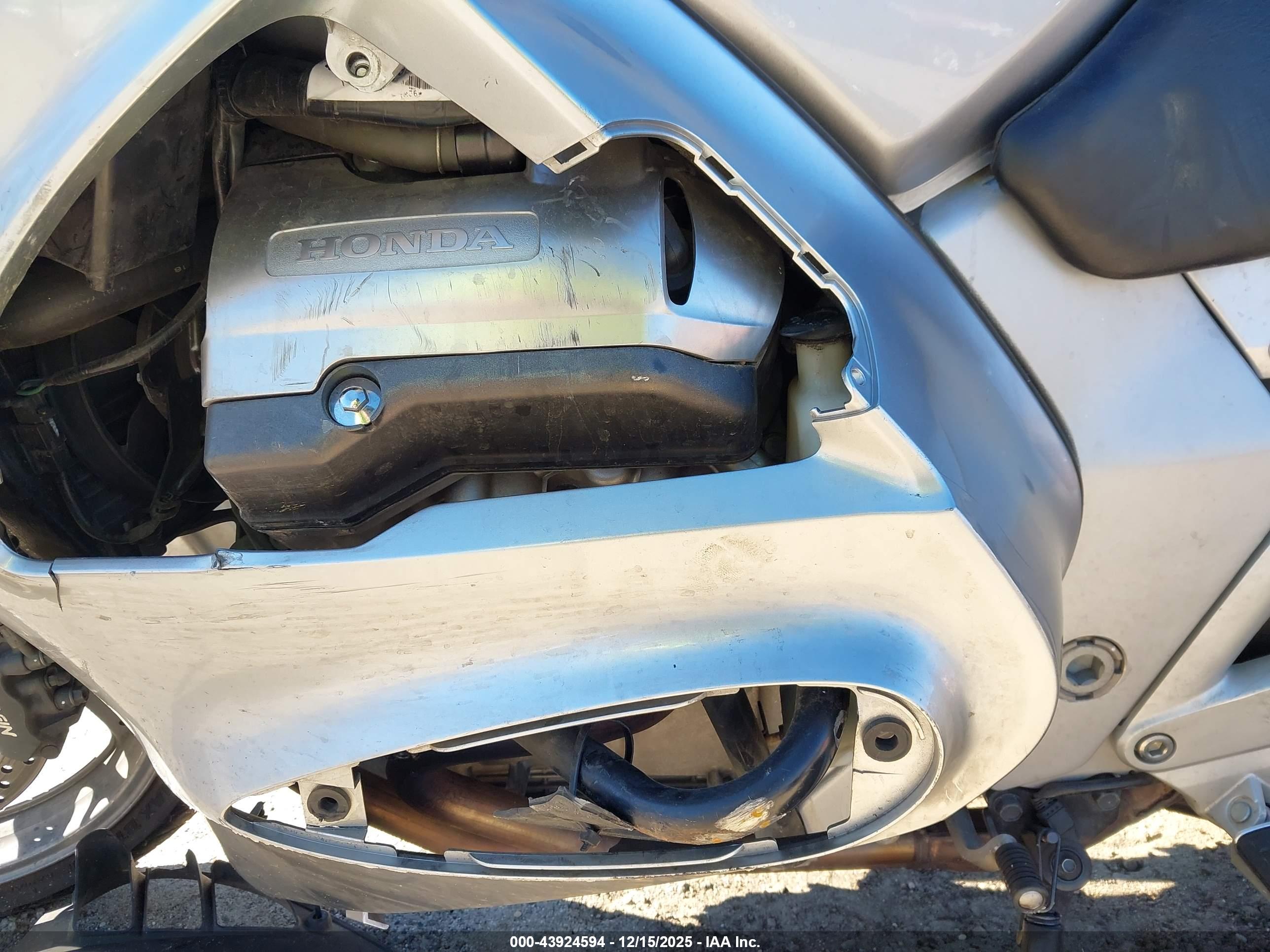 HONDA ST1300 image 9