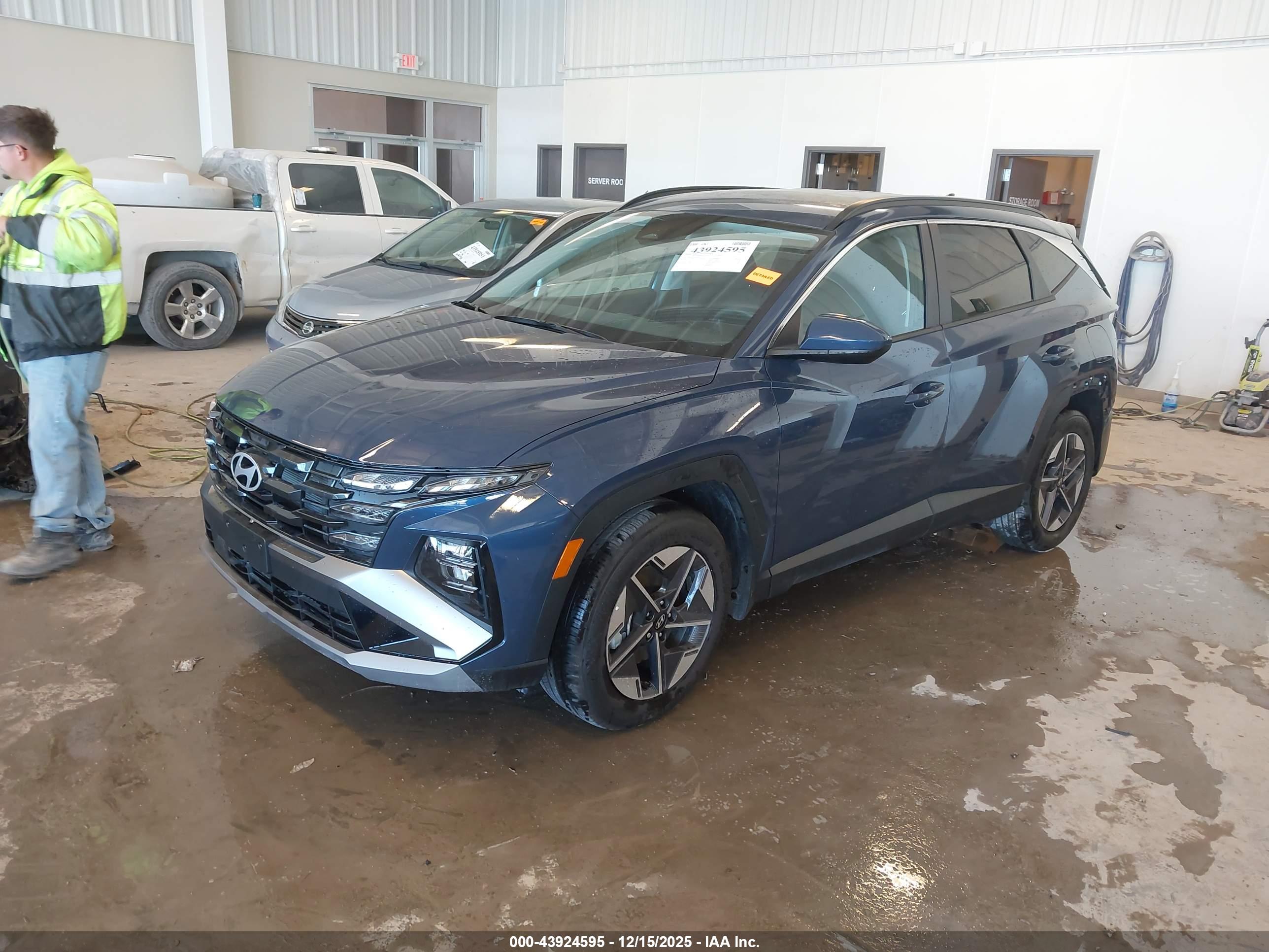 HYUNDAI TUCSON image 2