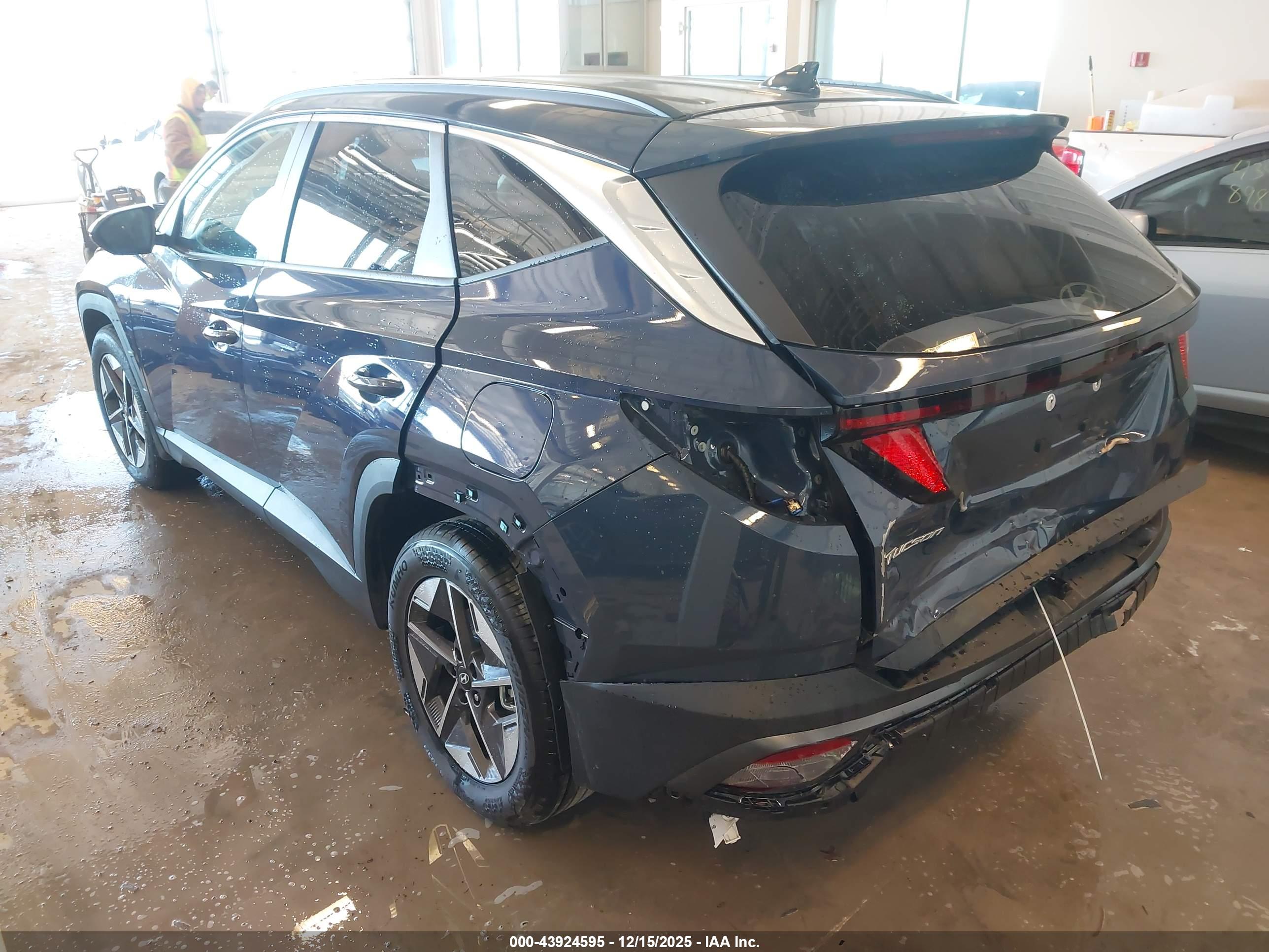 HYUNDAI TUCSON image 3
