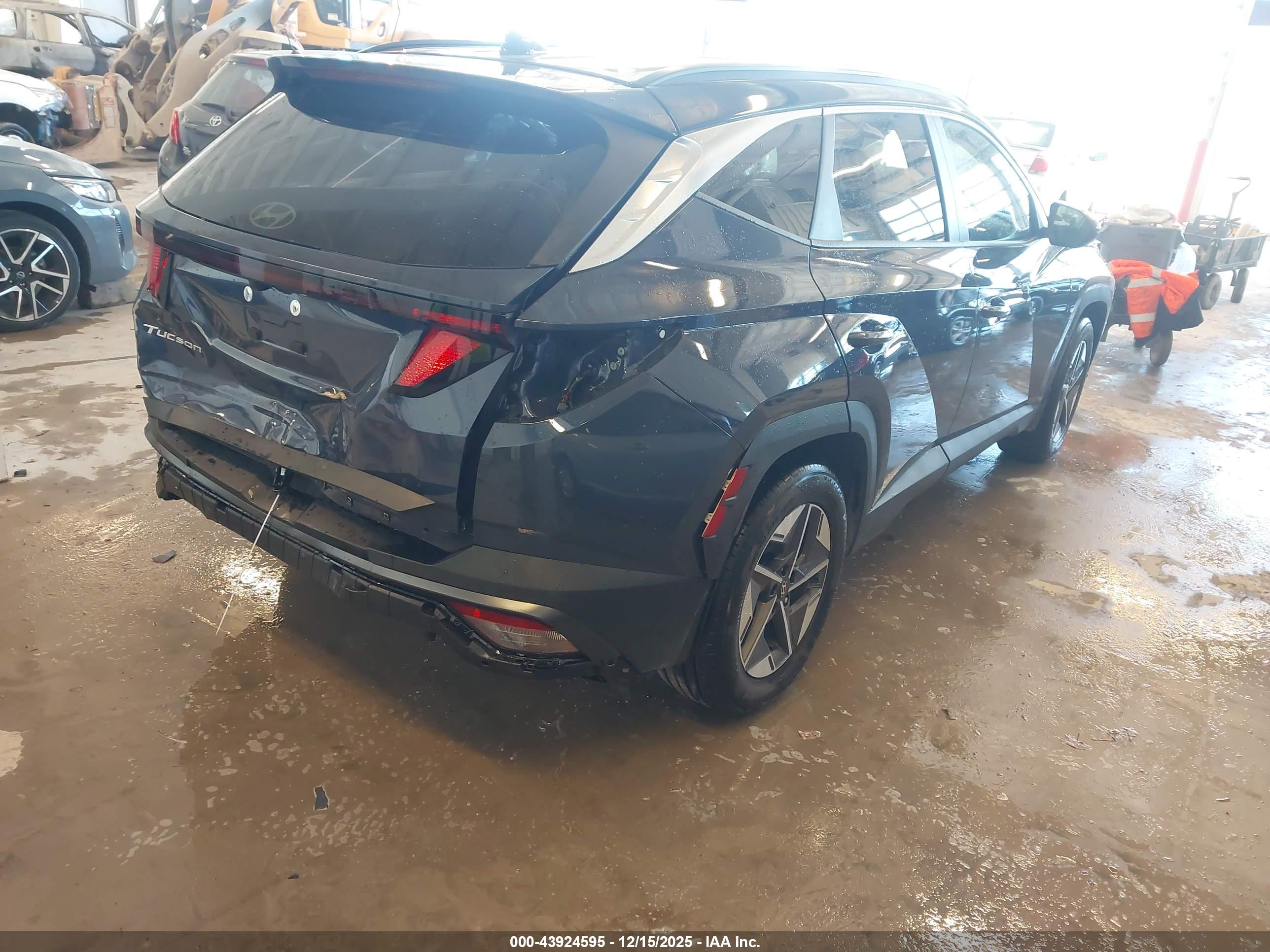 HYUNDAI TUCSON image 4