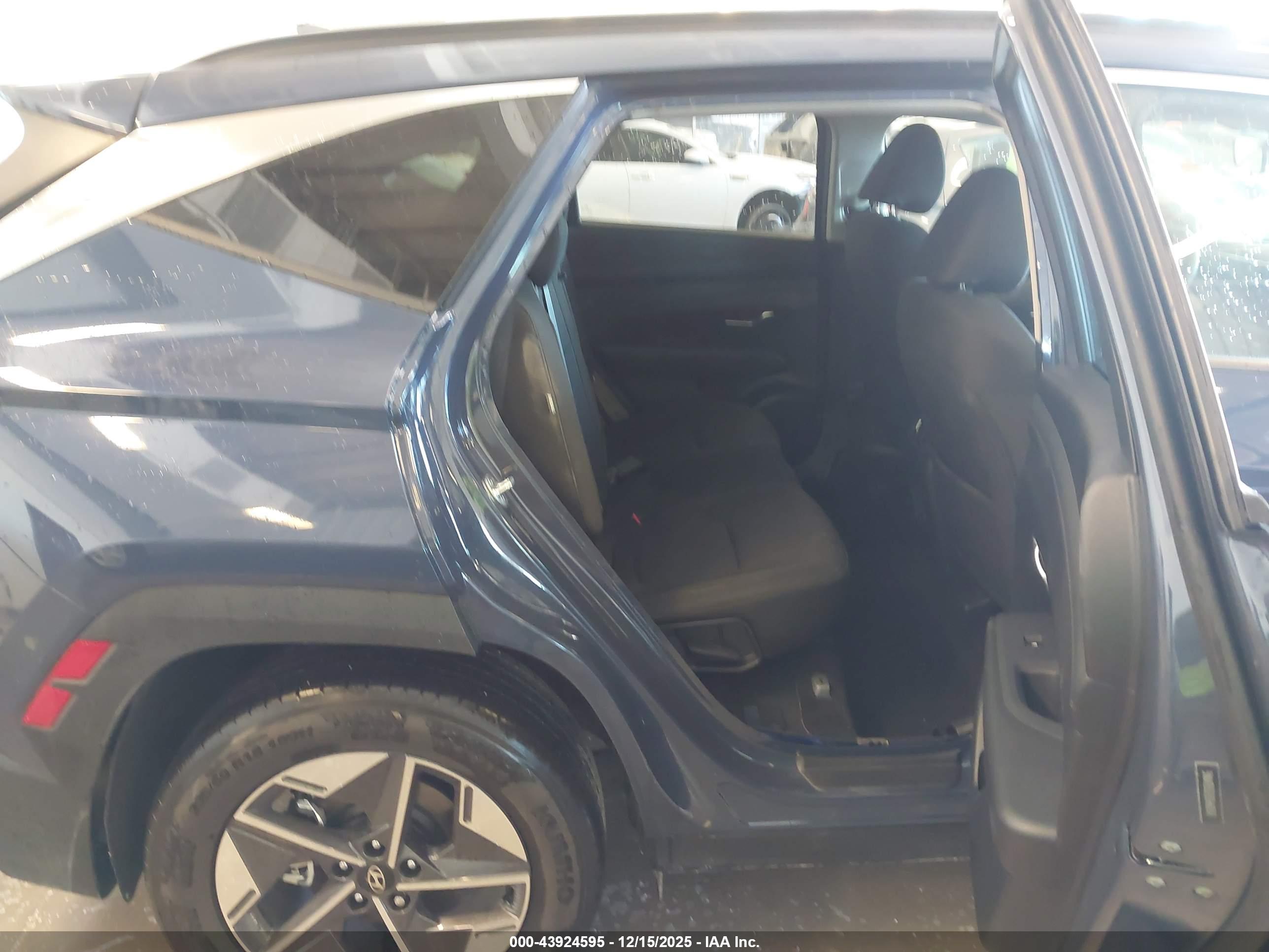 HYUNDAI TUCSON image 8
