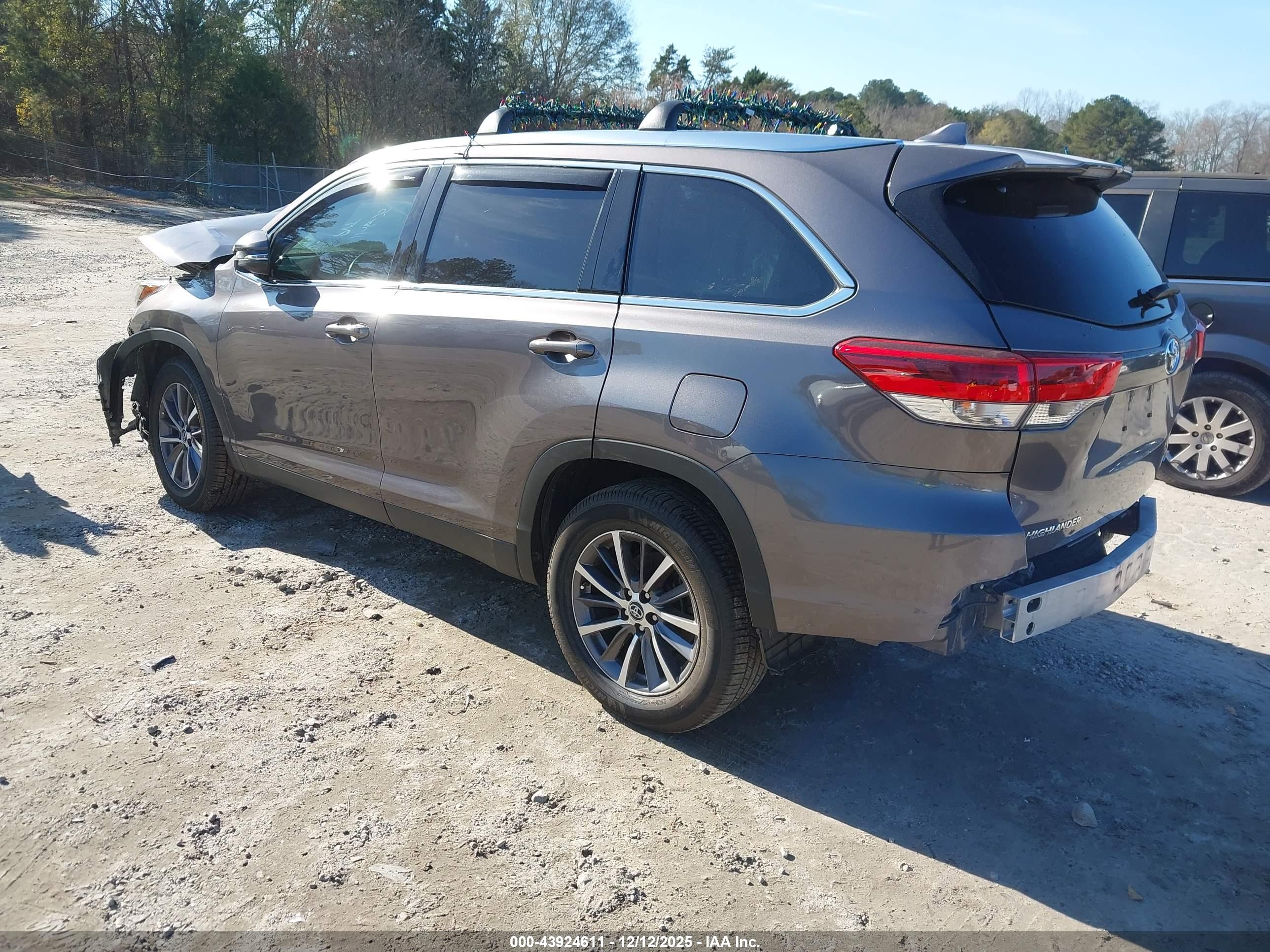 TOYOTA HIGHLANDER image 3