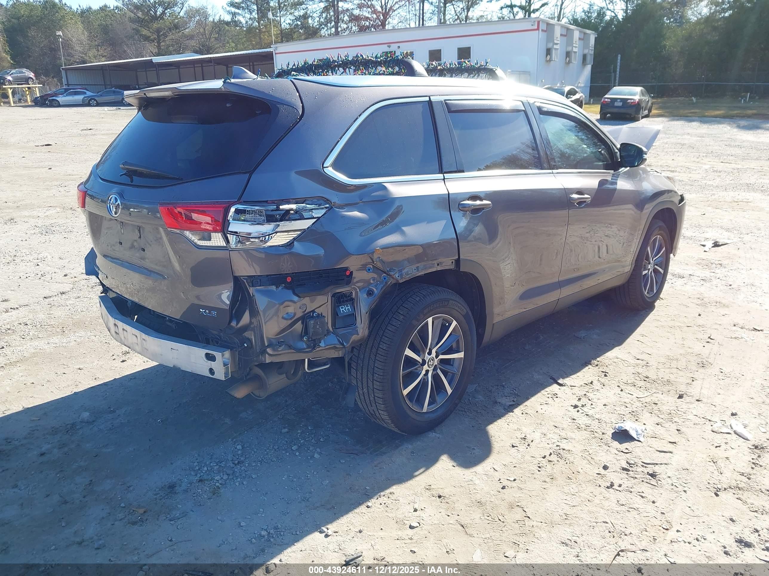 TOYOTA HIGHLANDER image 4