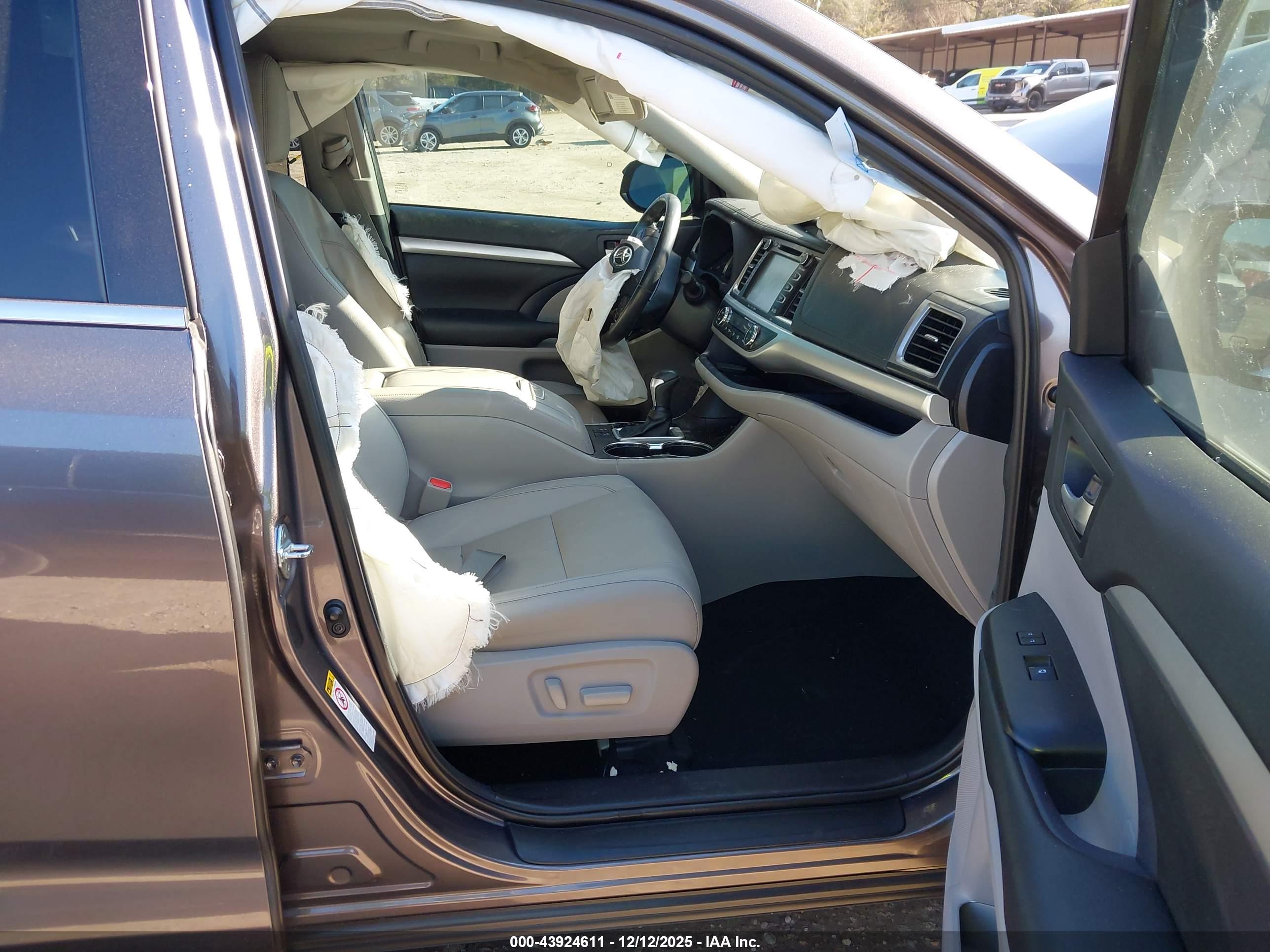 TOYOTA HIGHLANDER image 5