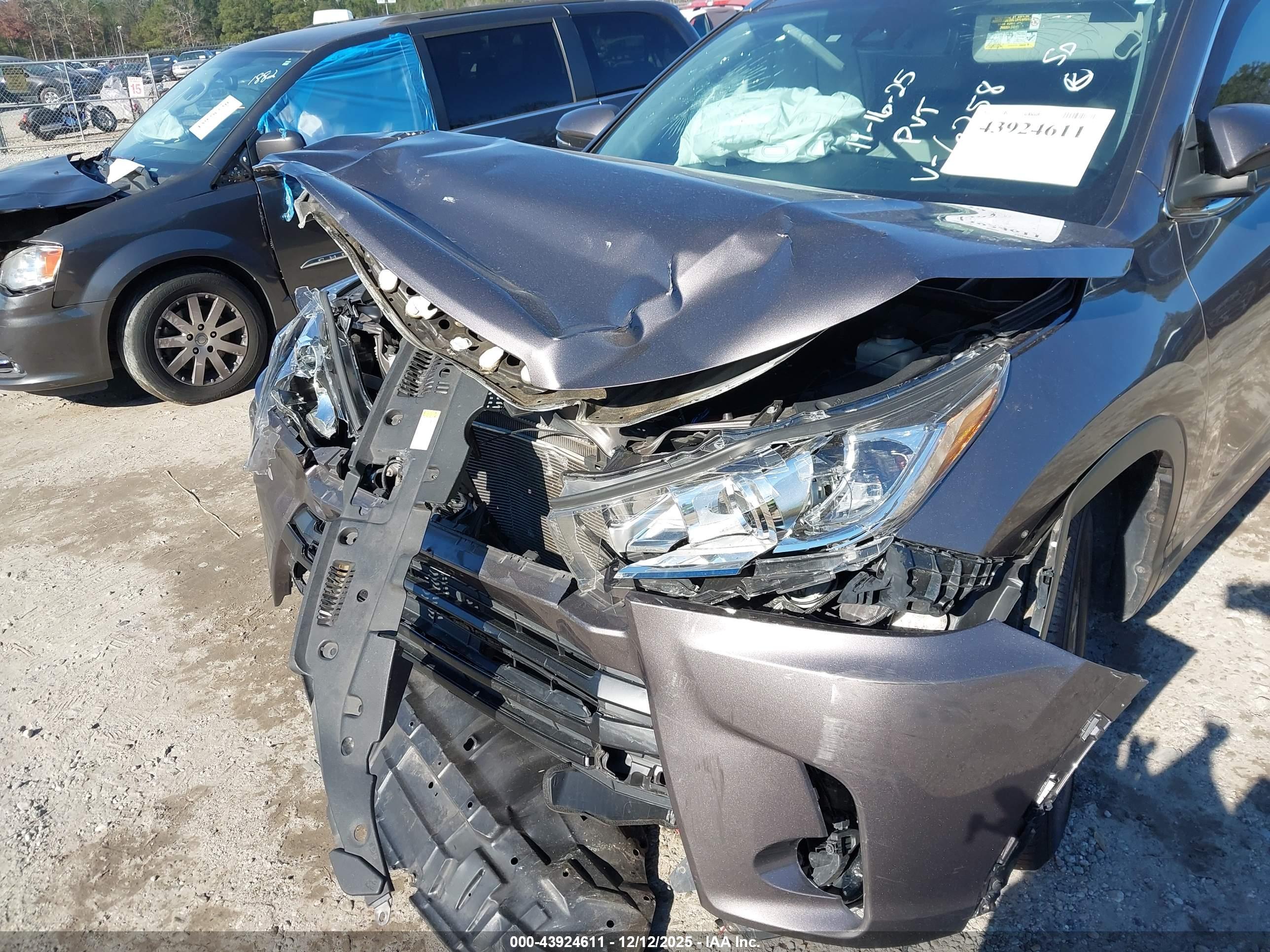 TOYOTA HIGHLANDER image 6