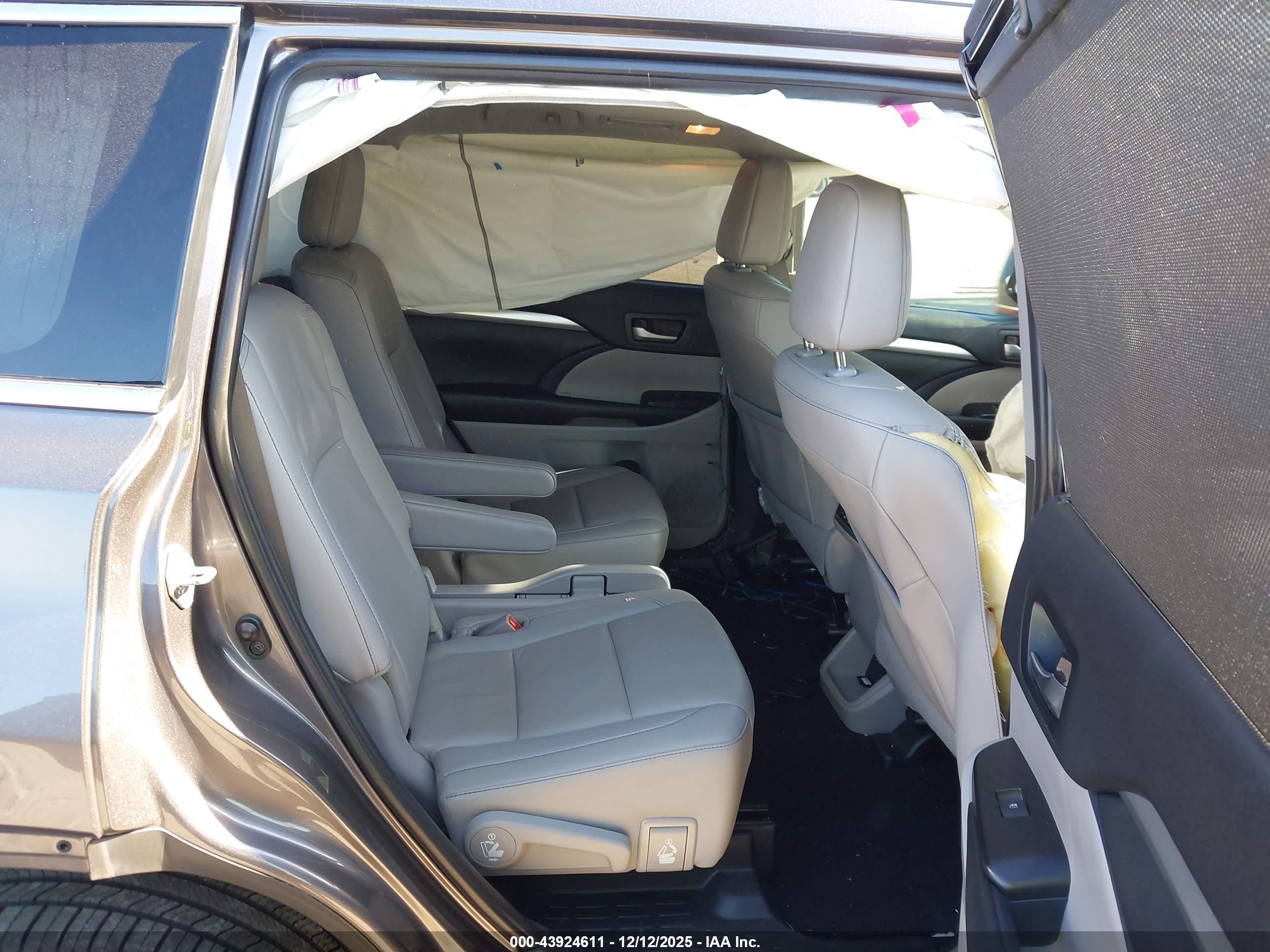 TOYOTA HIGHLANDER image 8