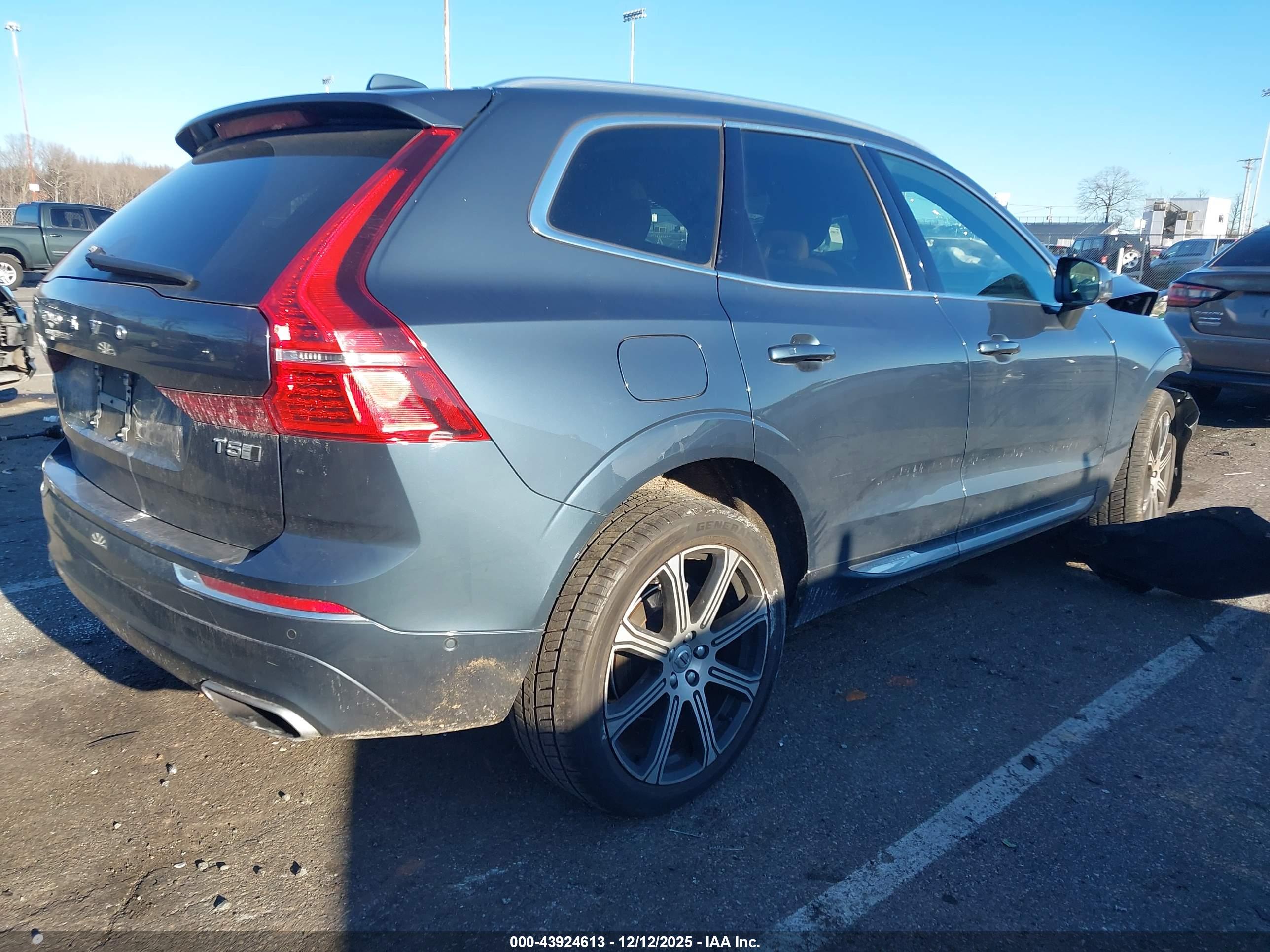 VOLVO XC60 image 4