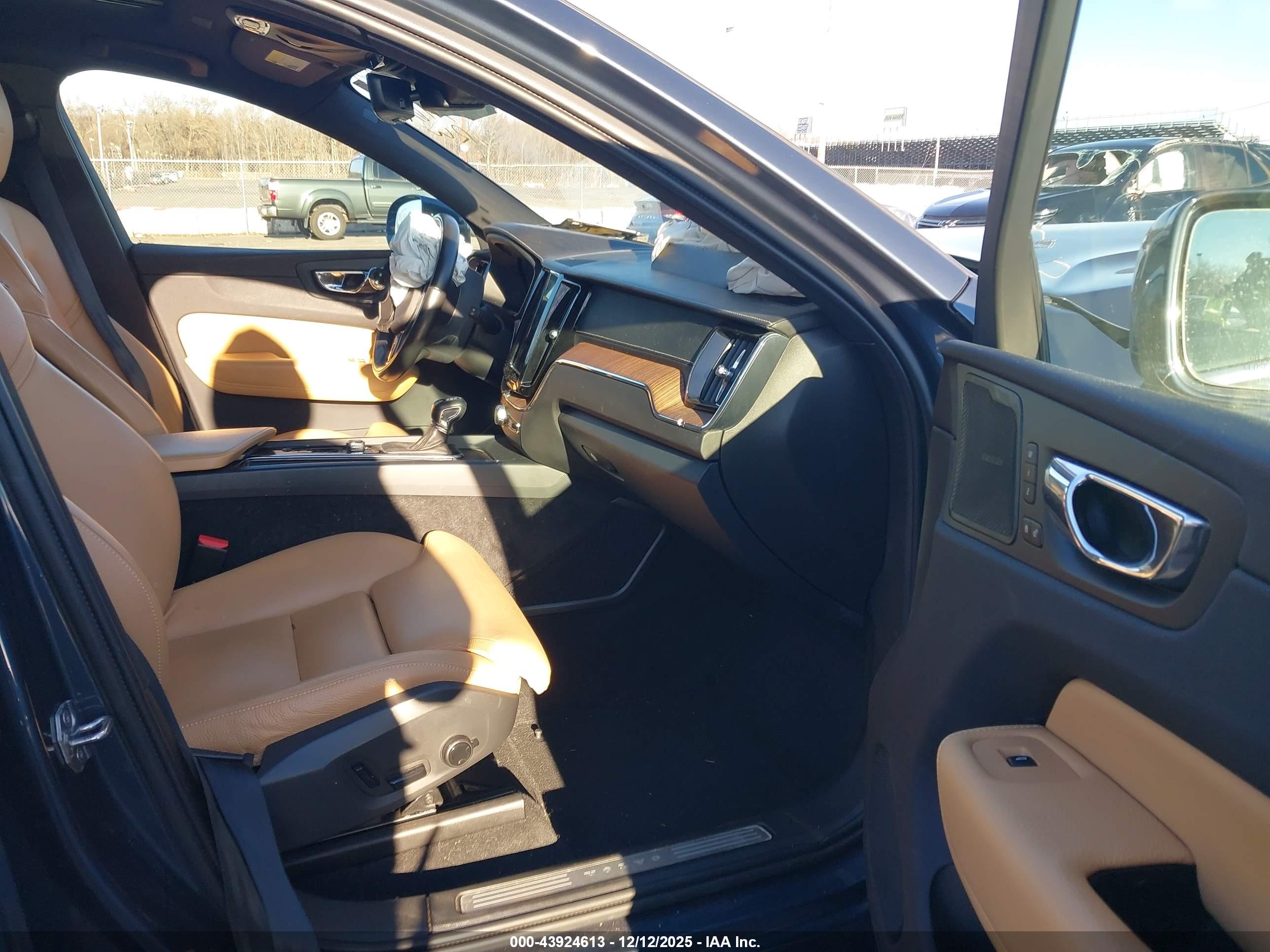 VOLVO XC60 image 5