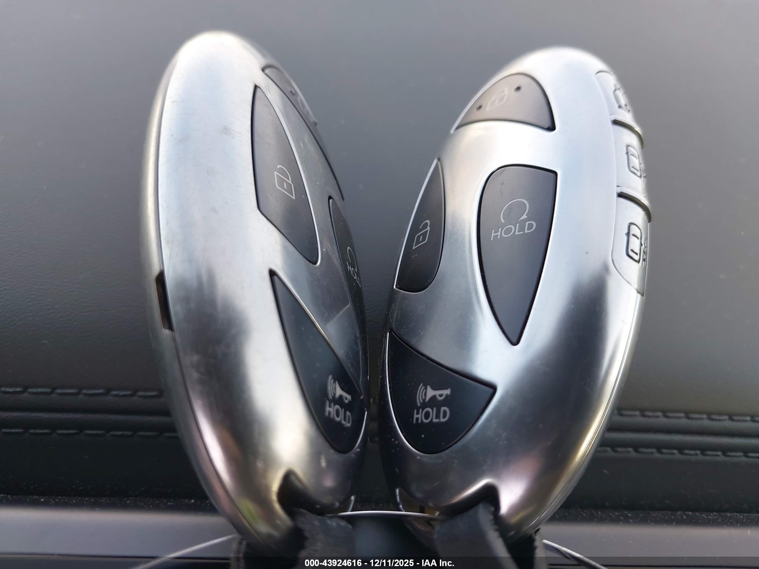 HYUNDAI SANTA image 11