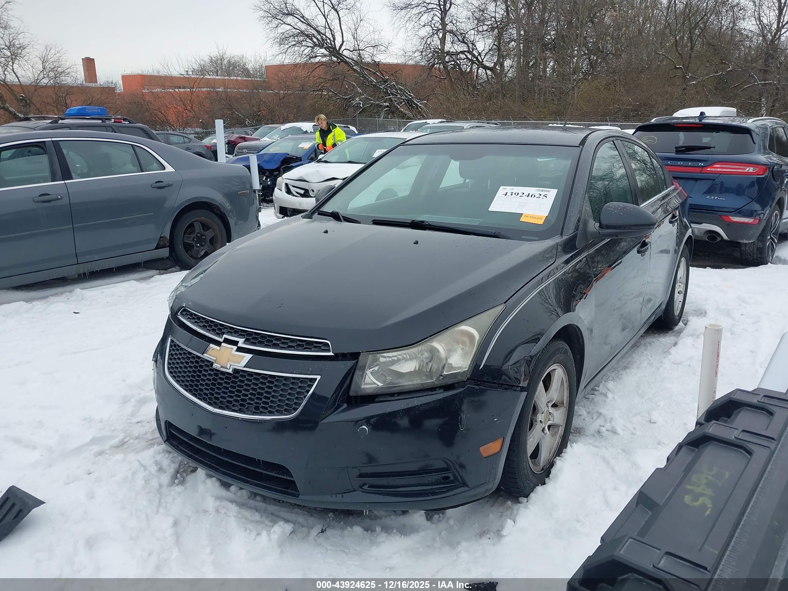 CHEVROLET CRUZE image 2