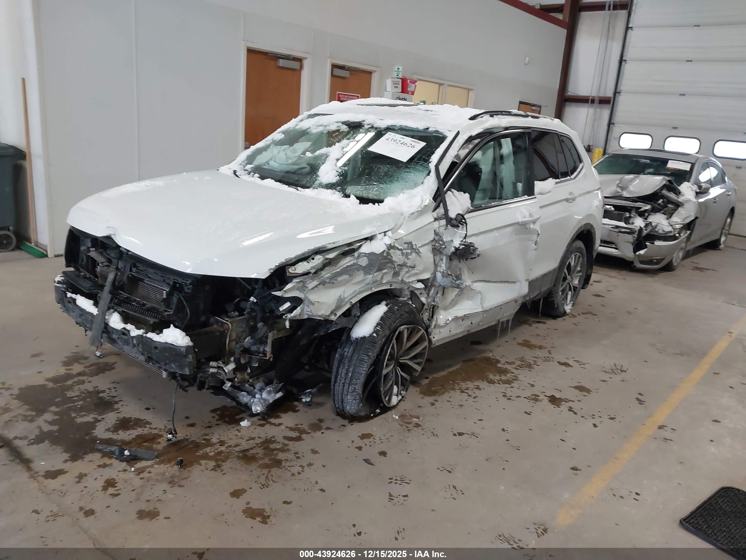 VOLKSWAGEN TIGUAN image 2