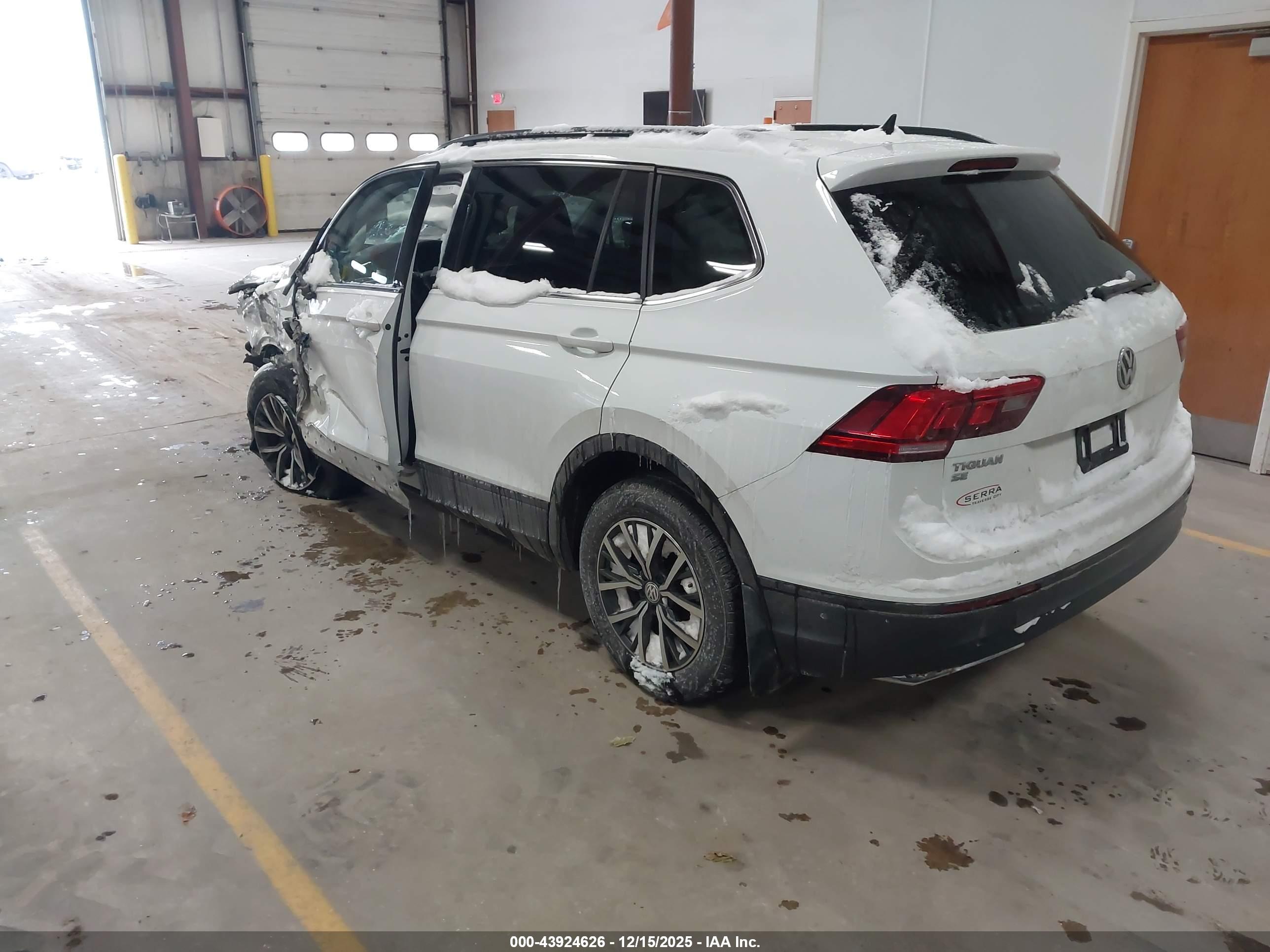 VOLKSWAGEN TIGUAN image 3