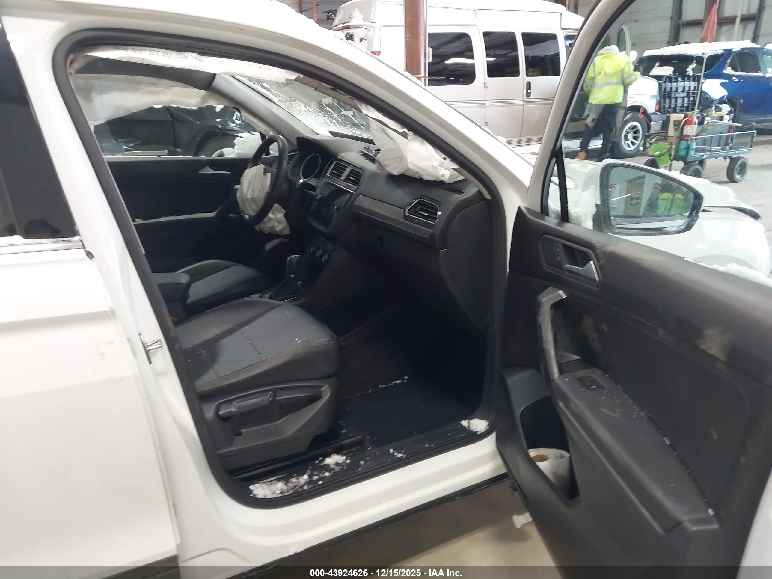 VOLKSWAGEN TIGUAN image 5