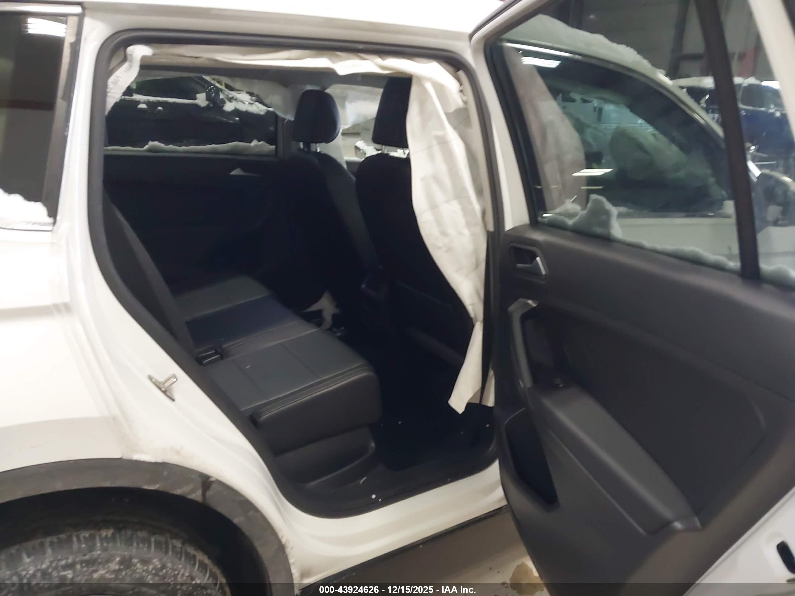 VOLKSWAGEN TIGUAN image 8