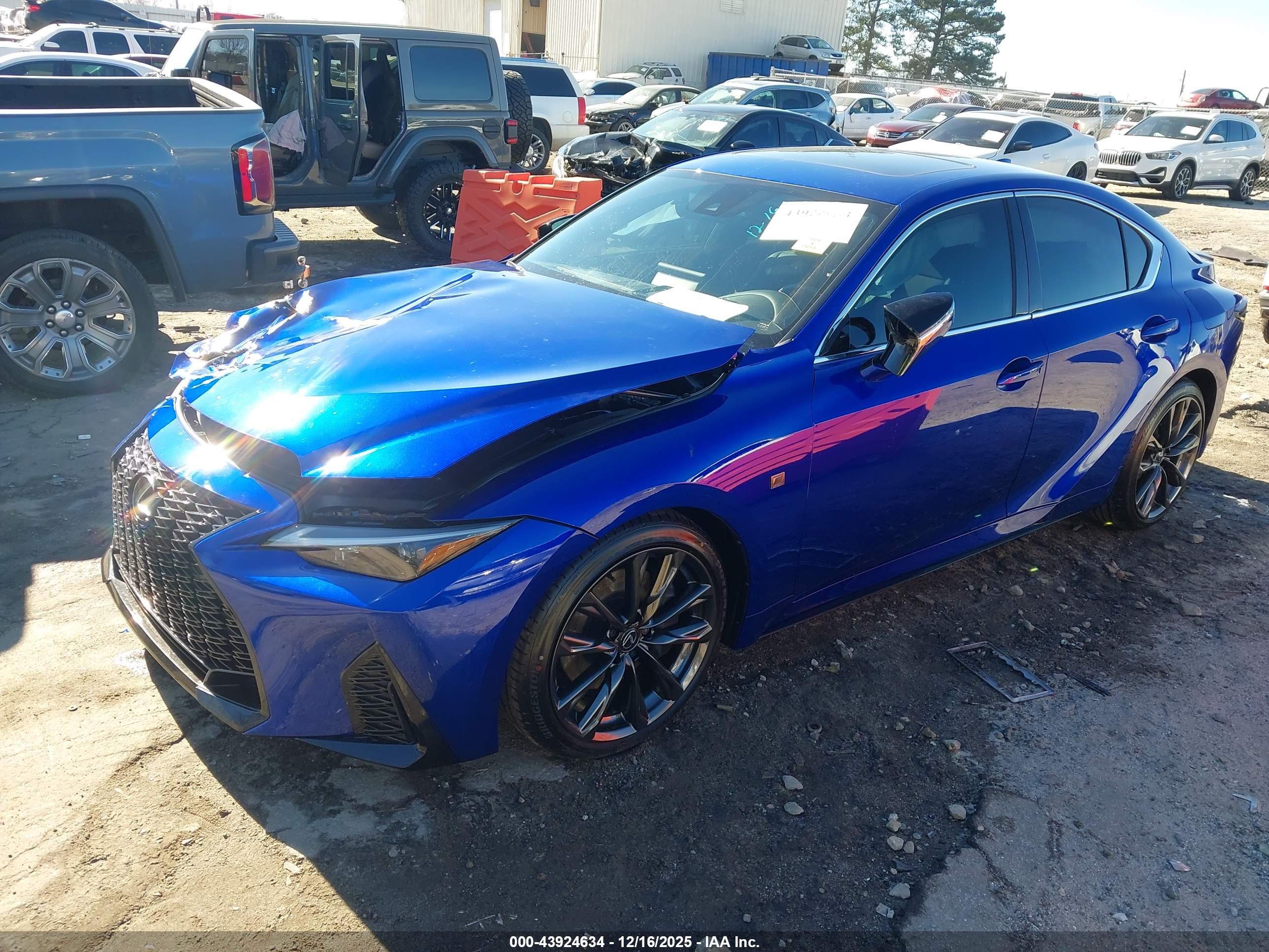 LEXUS IS image 2