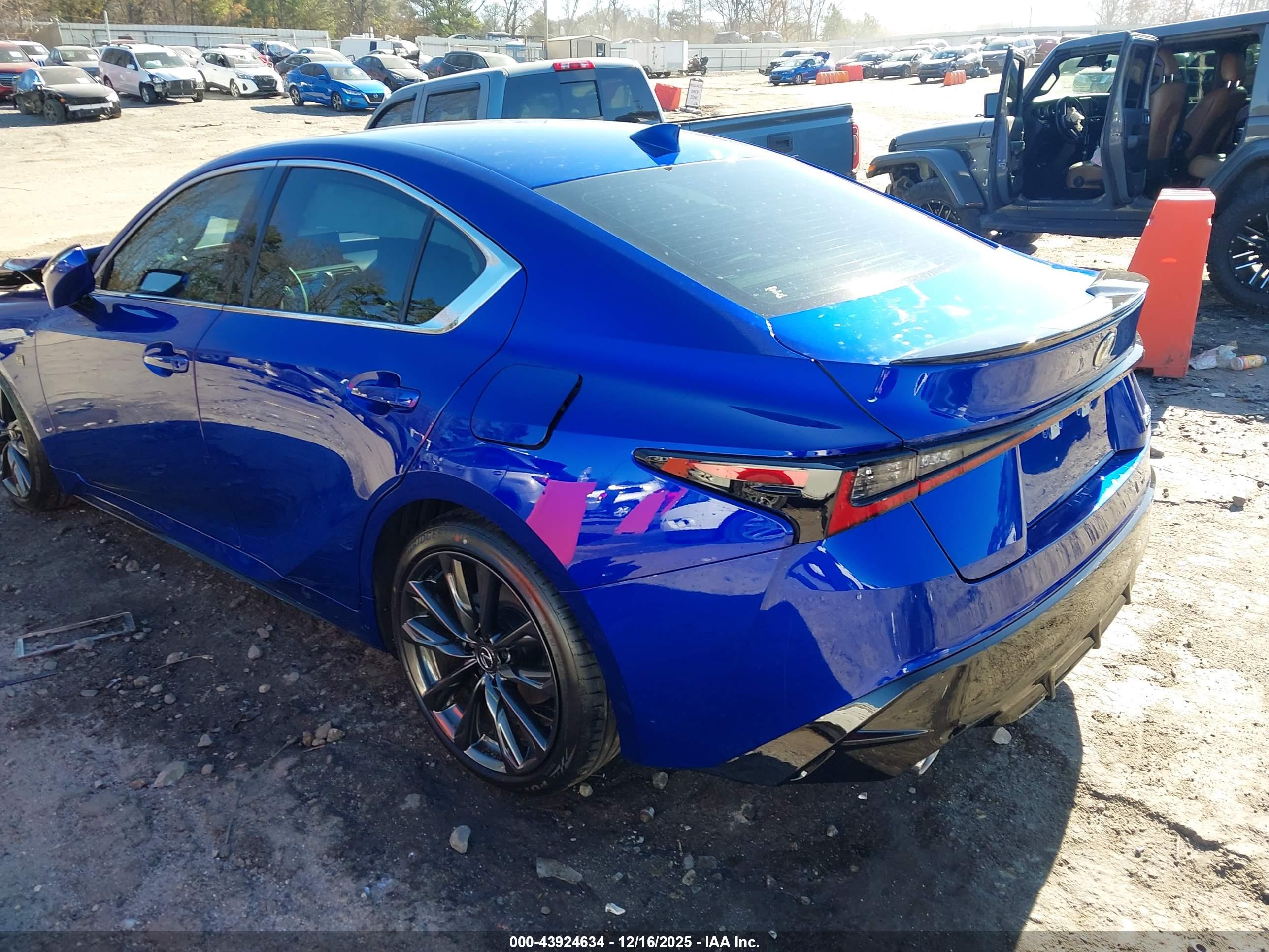 LEXUS IS image 3