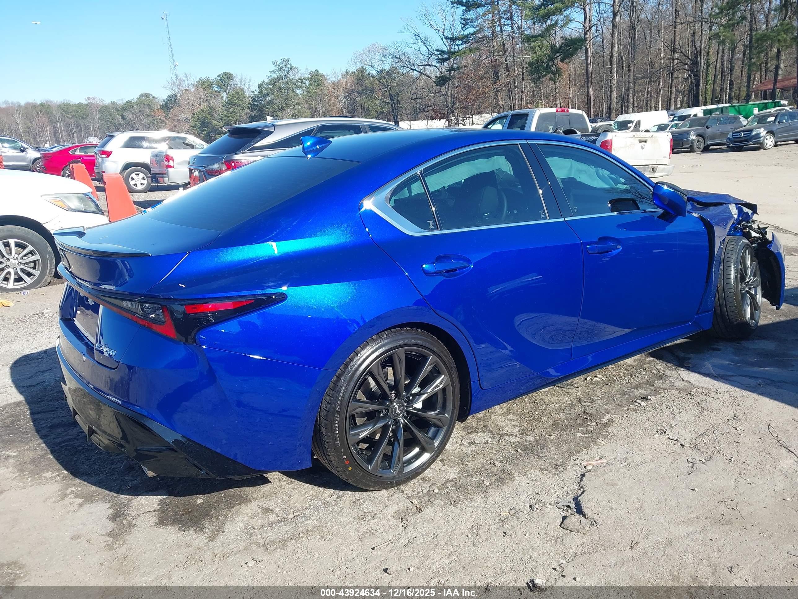 LEXUS IS image 4