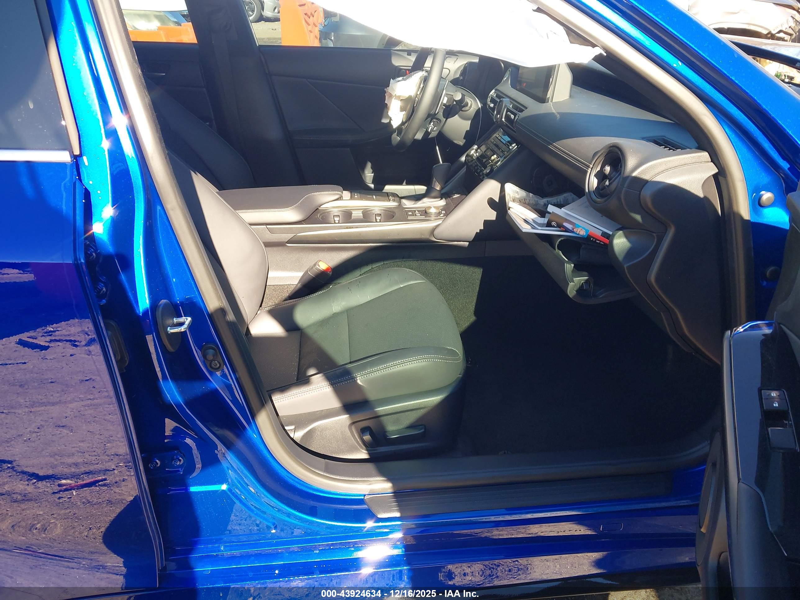 LEXUS IS image 5