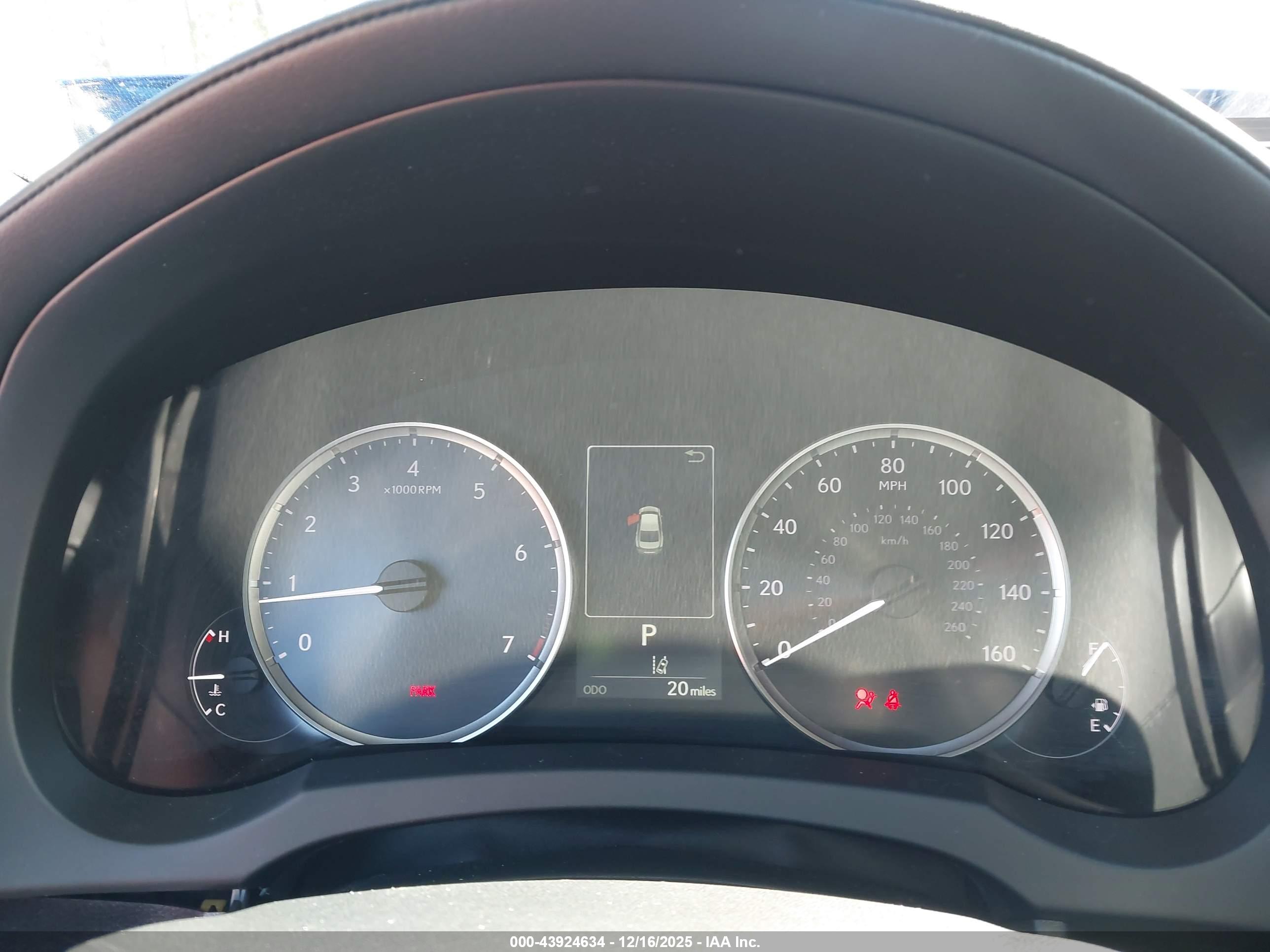 LEXUS IS image 7