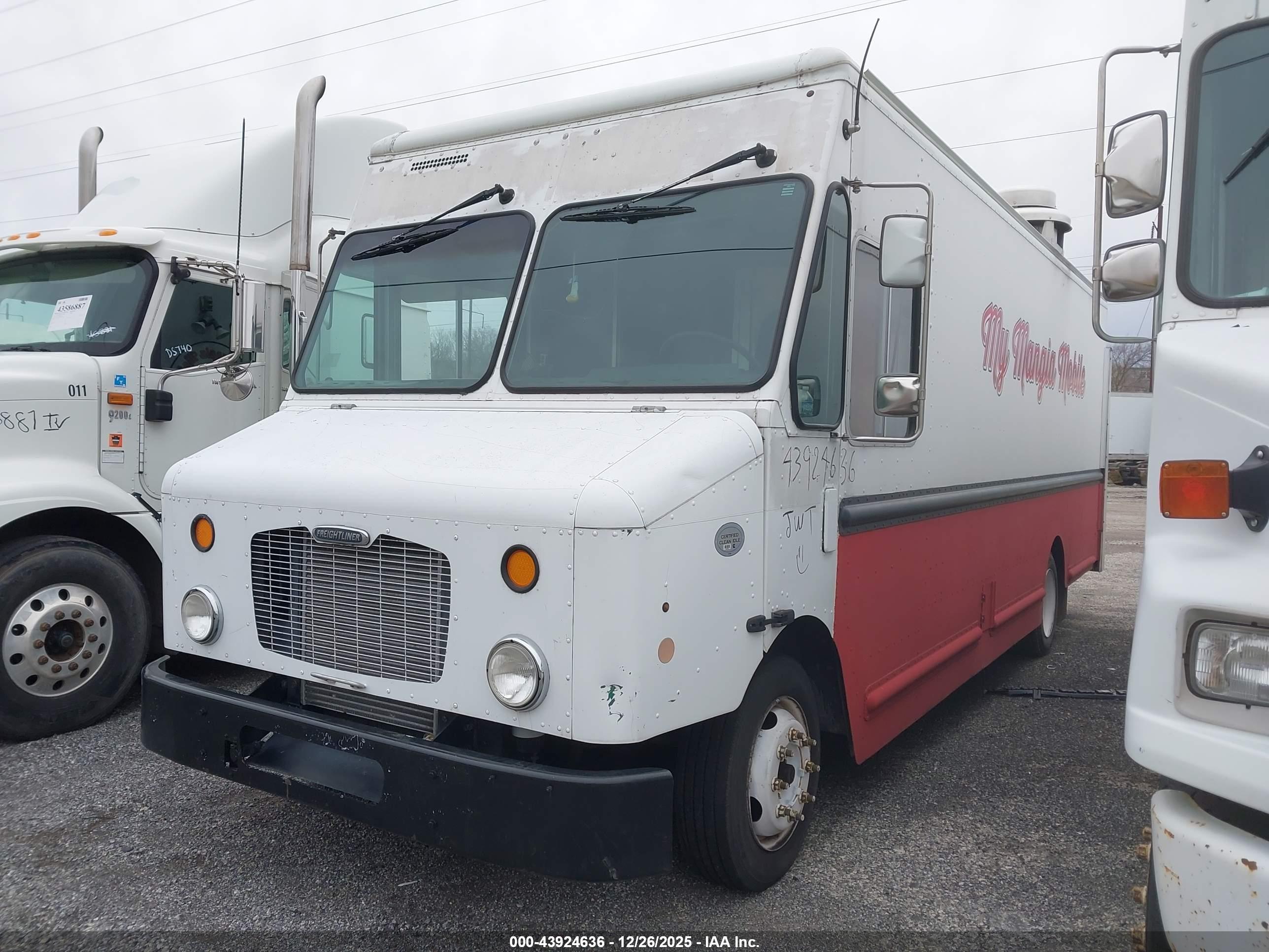 FREIGHTLINER CHASSIS image 2
