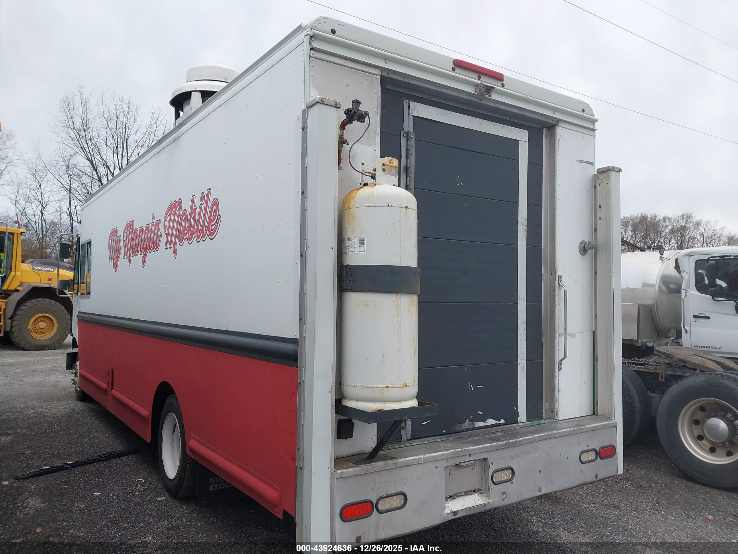 FREIGHTLINER CHASSIS image 3